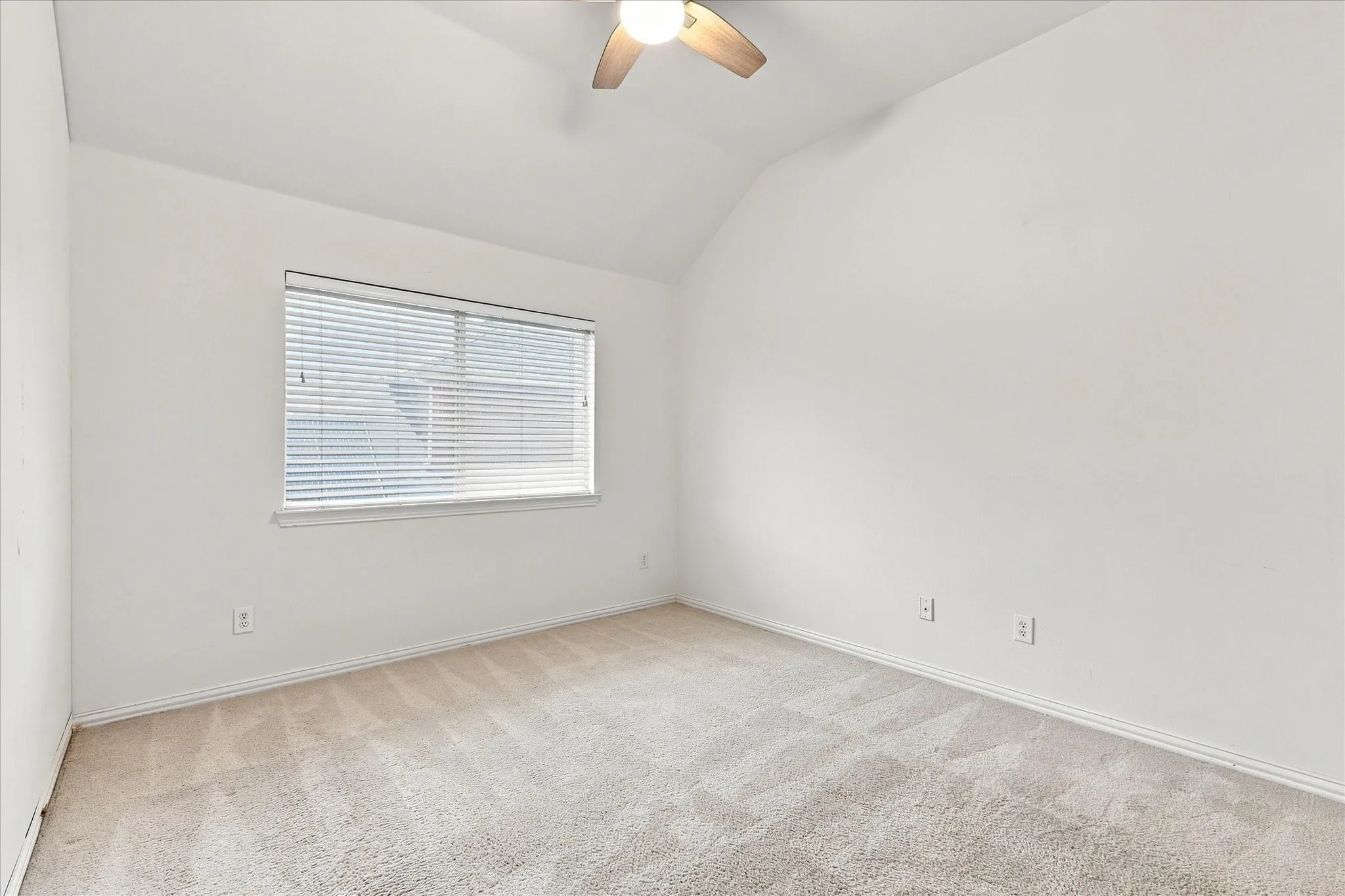 Single Family Residence For Rent in Dallas County , 9709 Waterview Parkway, Rowlett, Texas 75089, 5 Bedroom, 4 Bathroom, 3 Garage spaces, 4,014 Sqft, built in 2001, mls#21393151, Real Estate Agent in Rowlett, Homes For Rent in Dallas county, Homes For Rent in Rowlett, Realtor in Rowlett Texas, Real Estate Brokerage Independent Realty Texas, Luminita Cordes Realtor