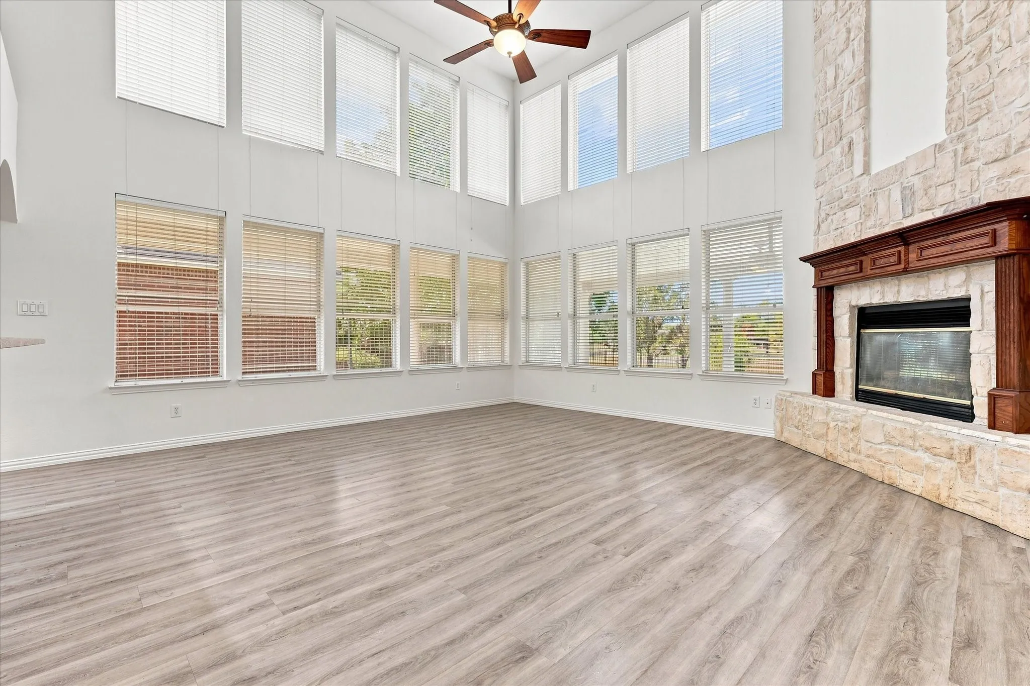Single Family Residence For Rent in Dallas County , 9709 Waterview Parkway, Rowlett, Texas 75089, 5 Bedroom, 4 Bathroom, 3 Garage spaces, 4,014 Sqft, built in 2001, mls#21393151, Real Estate Agent in Rowlett, Homes For Rent in Dallas county, Homes For Rent in Rowlett, Realtor in Rowlett Texas, Real Estate Brokerage Independent Realty Texas, Luminita Cordes Realtor