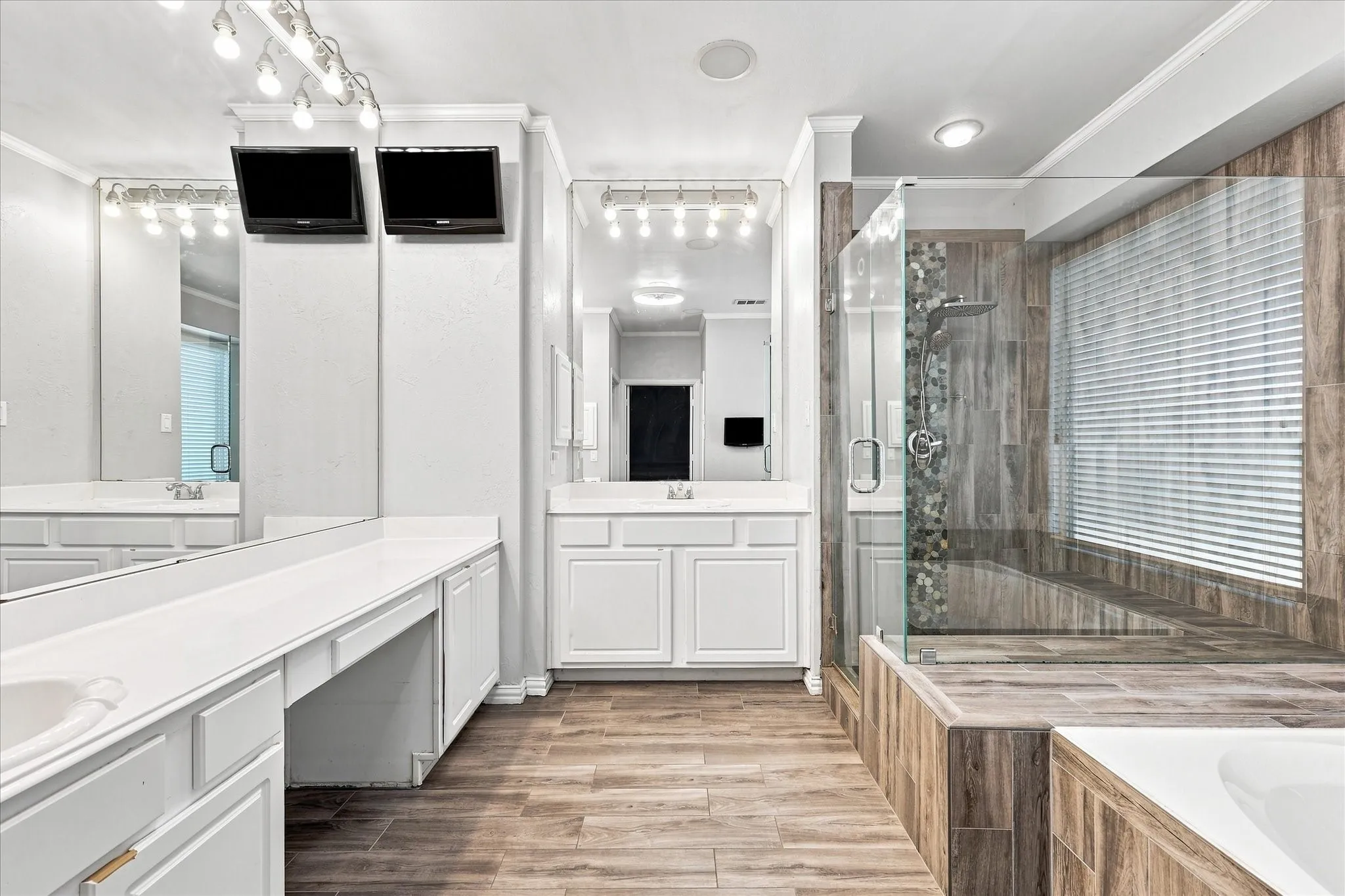 Single Family Residence For Rent in Dallas County , 9709 Waterview Parkway, Rowlett, Texas 75089, 5 Bedroom, 4 Bathroom, 3 Garage spaces, 4,014 Sqft, built in 2001, mls#21393151, Real Estate Agent in Rowlett, Homes For Rent in Dallas county, Homes For Rent in Rowlett, Realtor in Rowlett Texas, Real Estate Brokerage Independent Realty Texas, Luminita Cordes Realtor