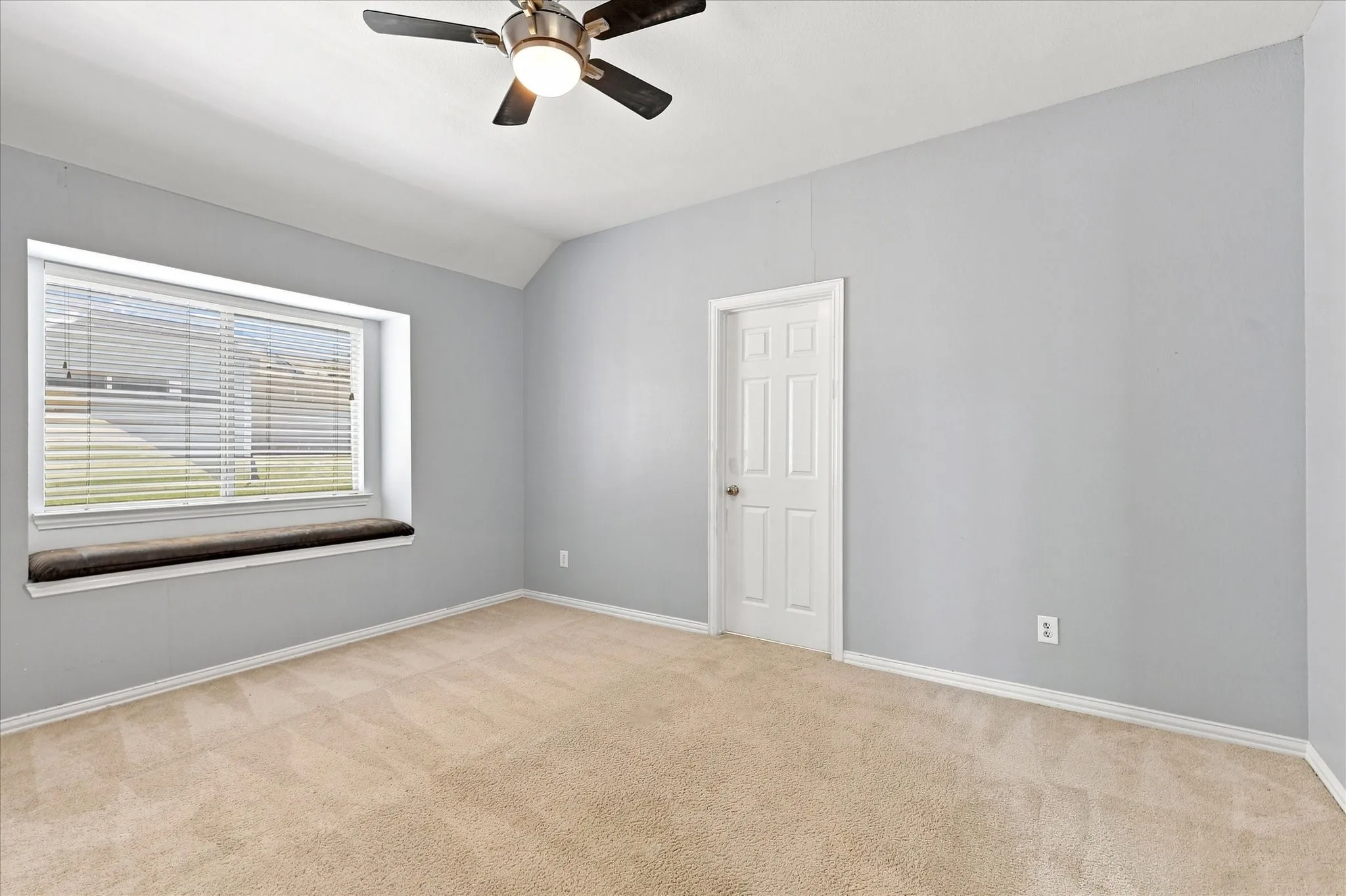 Single Family Residence For Rent in Dallas County , 9709 Waterview Parkway, Rowlett, Texas 75089, 5 Bedroom, 4 Bathroom, 3 Garage spaces, 4,014 Sqft, built in 2001, mls#21393151, Real Estate Agent in Rowlett, Homes For Rent in Dallas county, Homes For Rent in Rowlett, Realtor in Rowlett Texas, Real Estate Brokerage Independent Realty Texas, Luminita Cordes Realtor