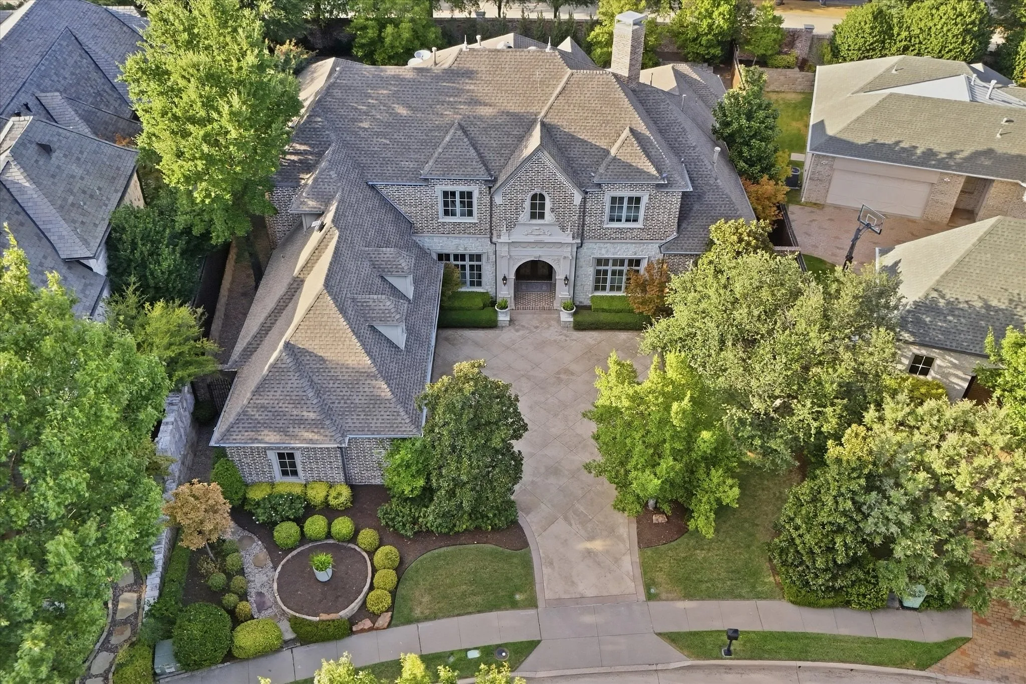 Surrounded by a canopy of mature live oaks and set within the guard-gated Villages of Stonebriar Park, this exceptional custom Bob Bobbitt residence has been thoughtfully reimagined with a fresh perspective and elevated selections.