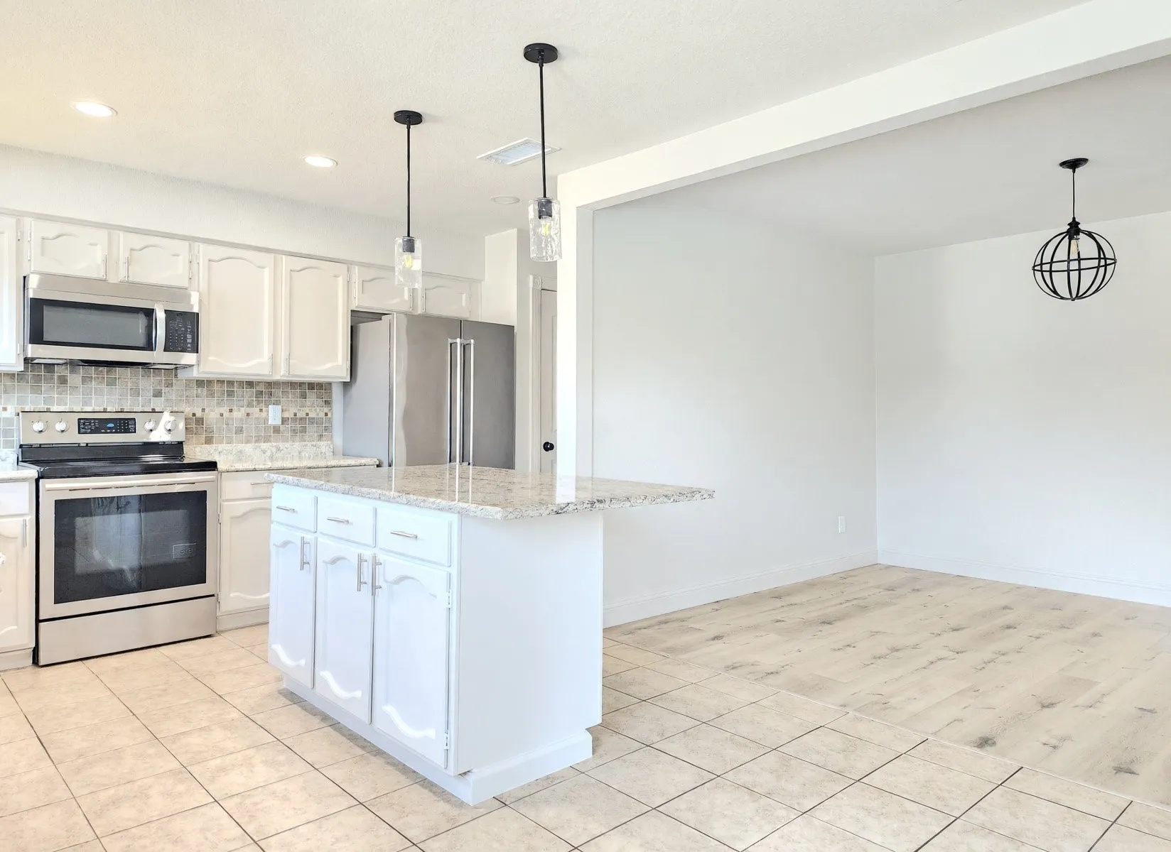 Single Family Residence For Sale in Tarrant County , 5300 Queenlily Court, Arlington, Texas 76018, 3 Bedroom, 2 Bathroom, Garage spaces, 1,893 Sqft, built in 1980, mls#21395703, Real Estate Agent in Arlington, Homes For Sale in Tarrant county, Homes For Sale in Arlington, Realtor in Arlington Texas, Real Estate Brokerage Independent Realty Texas, Luminita Cordes Realtor