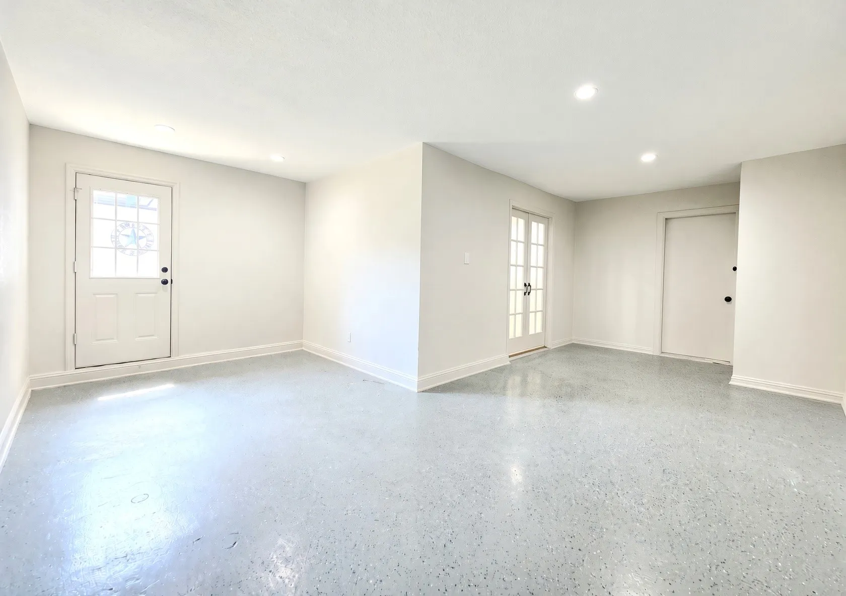 Single Family Residence For Sale in Tarrant County , 5300 Queenlily Court, Arlington, Texas 76018, 3 Bedroom, 2 Bathroom, Garage spaces, 1,893 Sqft, built in 1980, mls#21395703, Real Estate Agent in Arlington, Homes For Sale in Tarrant county, Homes For Sale in Arlington, Realtor in Arlington Texas, Real Estate Brokerage Independent Realty Texas, Luminita Cordes Realtor