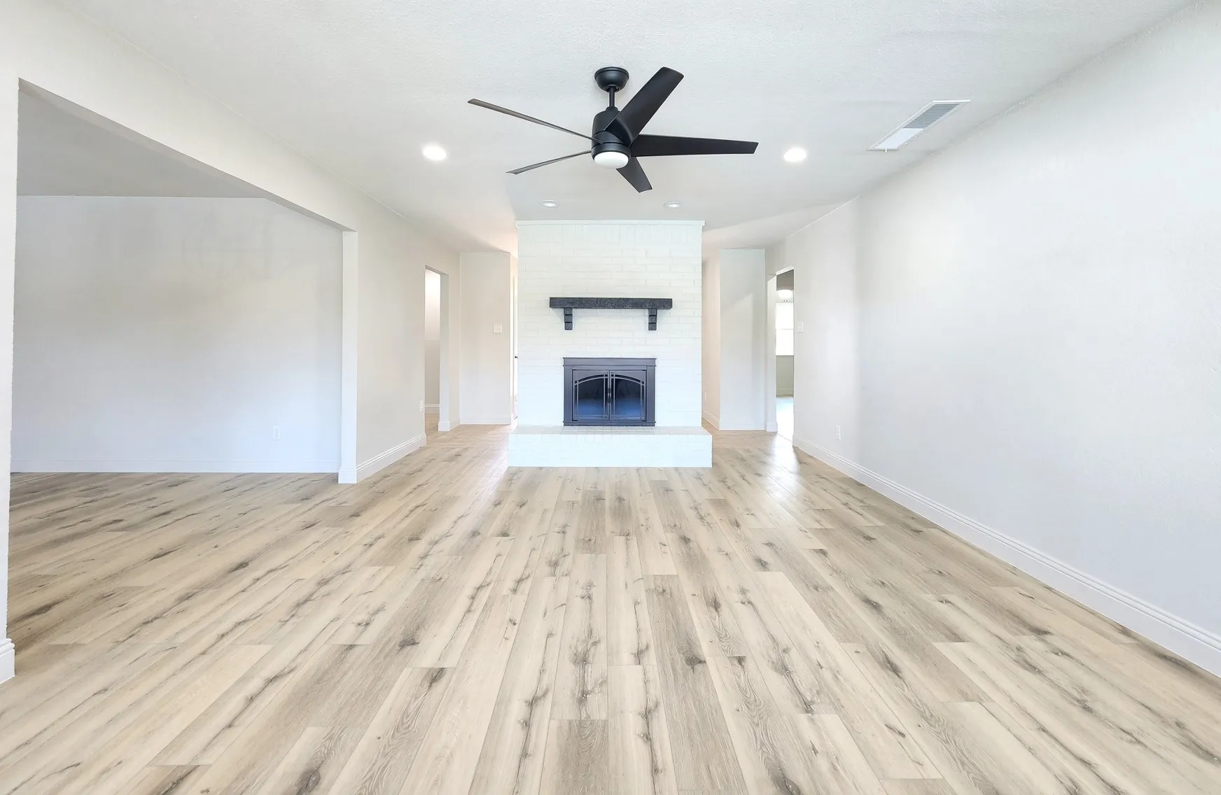 Single Family Residence For Sale in Tarrant County , 5300 Queenlily Court, Arlington, Texas 76018, 3 Bedroom, 2 Bathroom, Garage spaces, 1,893 Sqft, built in 1980, mls#21395703, Real Estate Agent in Arlington, Homes For Sale in Tarrant county, Homes For Sale in Arlington, Realtor in Arlington Texas, Real Estate Brokerage Independent Realty Texas, Luminita Cordes Realtor