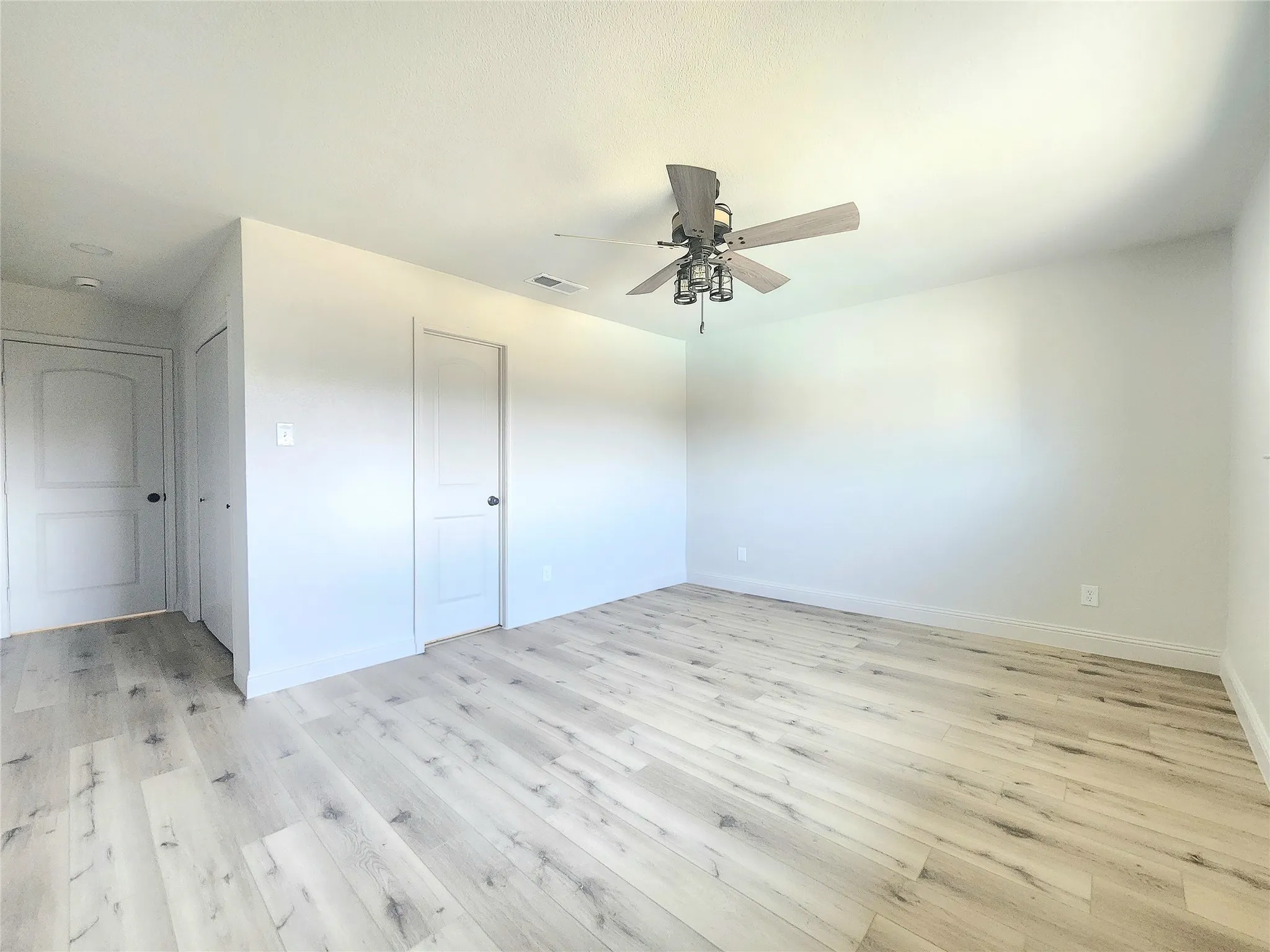 Single Family Residence For Sale in Tarrant County , 5300 Queenlily Court, Arlington, Texas 76018, 3 Bedroom, 2 Bathroom, Garage spaces, 1,893 Sqft, built in 1980, mls#21395703, Real Estate Agent in Arlington, Homes For Sale in Tarrant county, Homes For Sale in Arlington, Realtor in Arlington Texas, Real Estate Brokerage Independent Realty Texas, Luminita Cordes Realtor