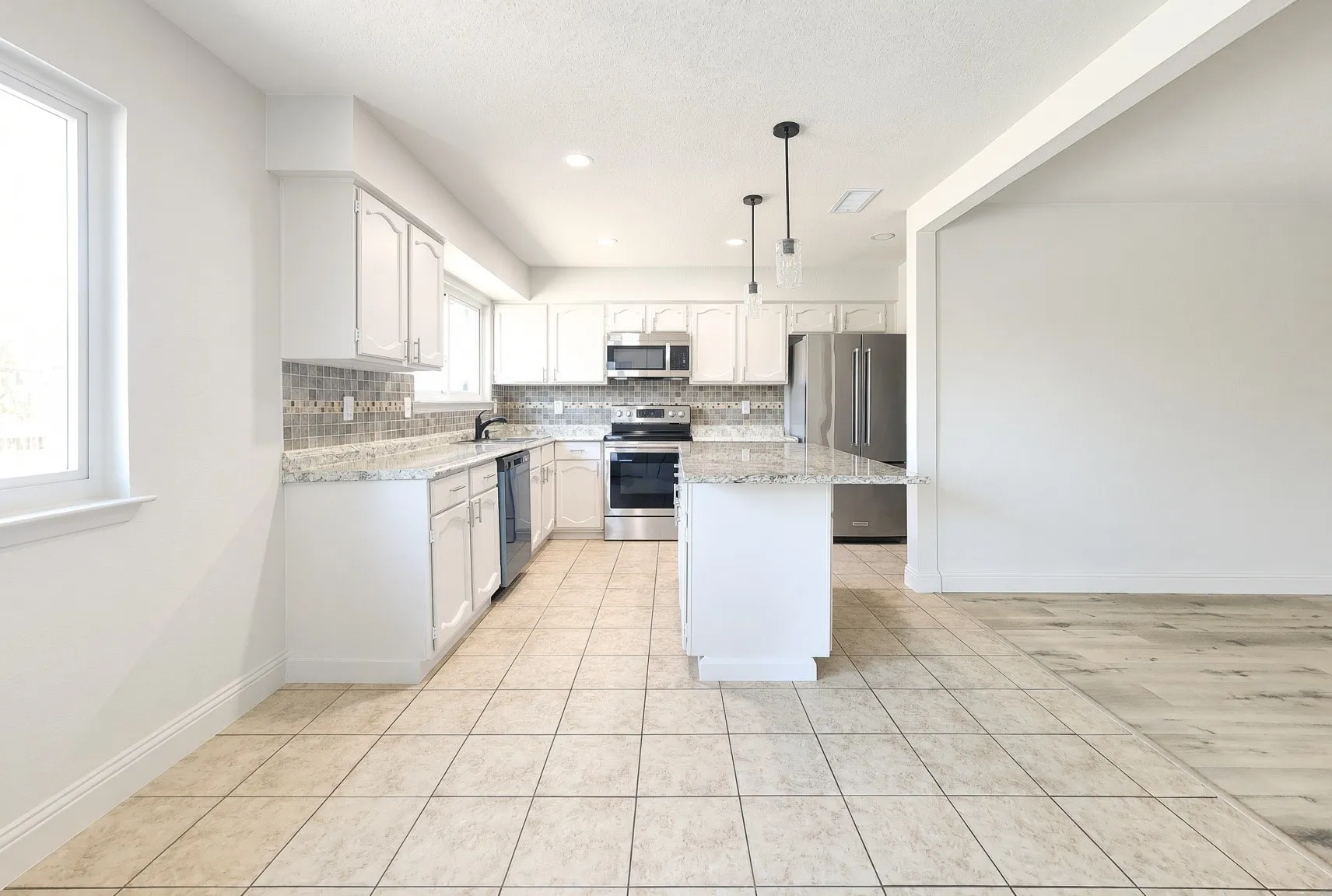 Single Family Residence For Sale in Tarrant County , 5300 Queenlily Court, Arlington, Texas 76018, 3 Bedroom, 2 Bathroom, Garage spaces, 1,893 Sqft, built in 1980, mls#21395703, Real Estate Agent in Arlington, Homes For Sale in Tarrant county, Homes For Sale in Arlington, Realtor in Arlington Texas, Real Estate Brokerage Independent Realty Texas, Luminita Cordes Realtor