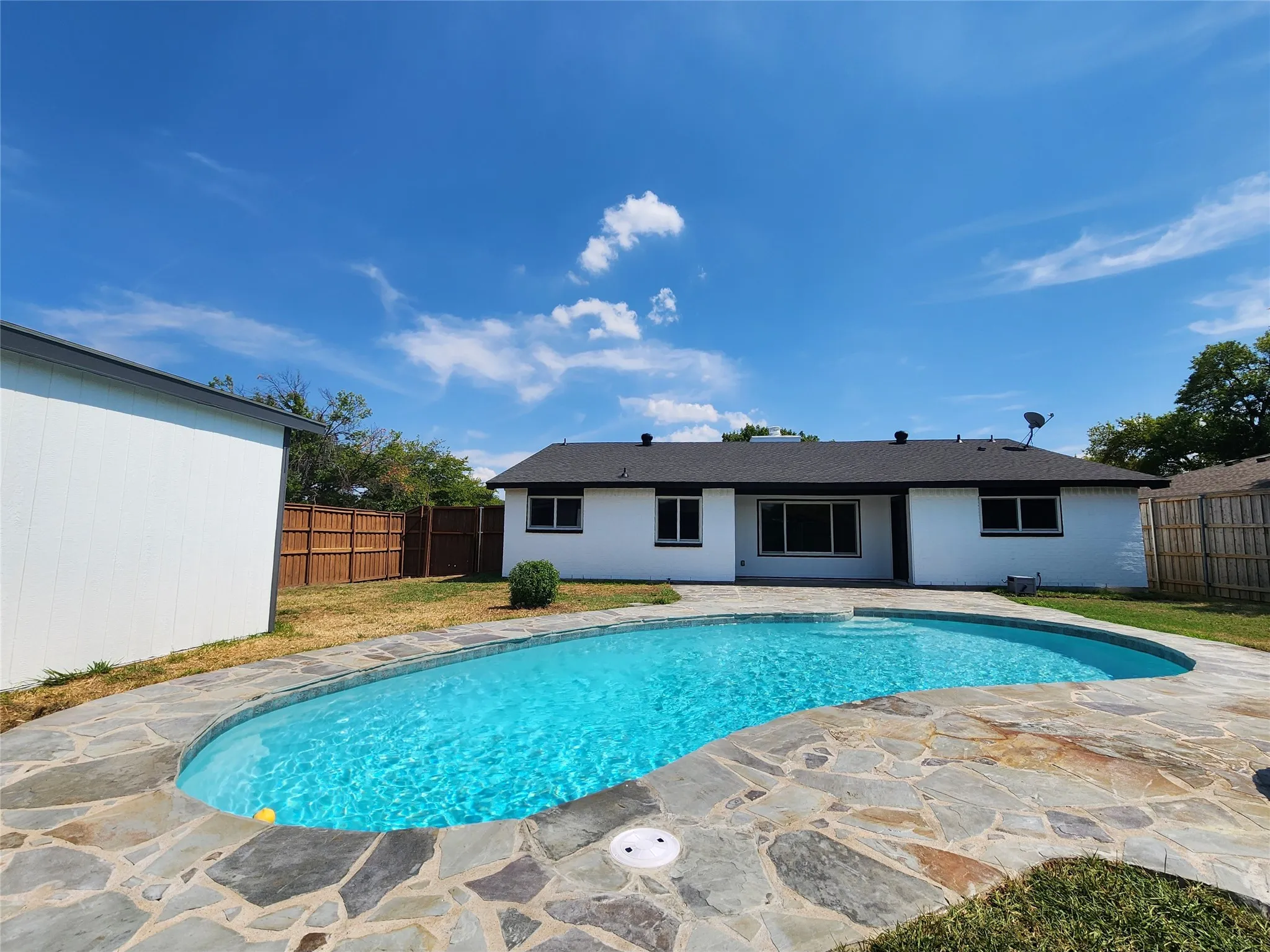 Single Family Residence For Sale in Tarrant County , 5300 Queenlily Court, Arlington, Texas 76018, 3 Bedroom, 2 Bathroom, Garage spaces, 1,893 Sqft, built in 1980, mls#21395703, Real Estate Agent in Arlington, Homes For Sale in Tarrant county, Homes For Sale in Arlington, Realtor in Arlington Texas, Real Estate Brokerage Independent Realty Texas, Luminita Cordes Realtor