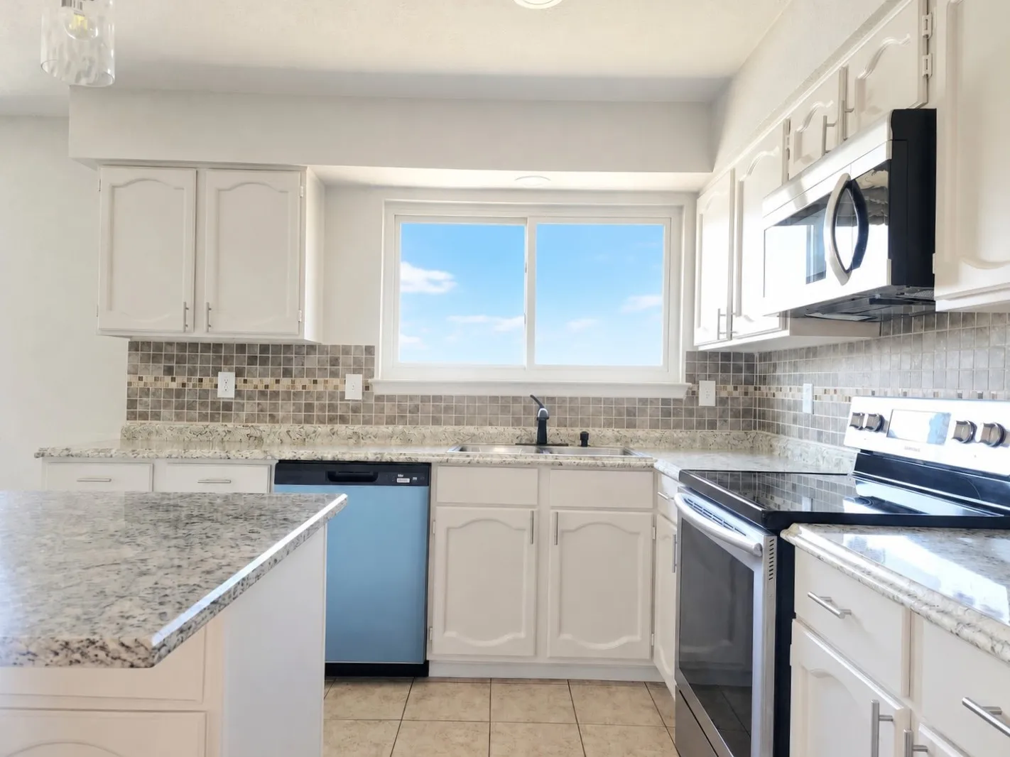 Single Family Residence For Sale in Tarrant County , 5300 Queenlily Court, Arlington, Texas 76018, 3 Bedroom, 2 Bathroom, Garage spaces, 1,893 Sqft, built in 1980, mls#21395703, Real Estate Agent in Arlington, Homes For Sale in Tarrant county, Homes For Sale in Arlington, Realtor in Arlington Texas, Real Estate Brokerage Independent Realty Texas, Luminita Cordes Realtor