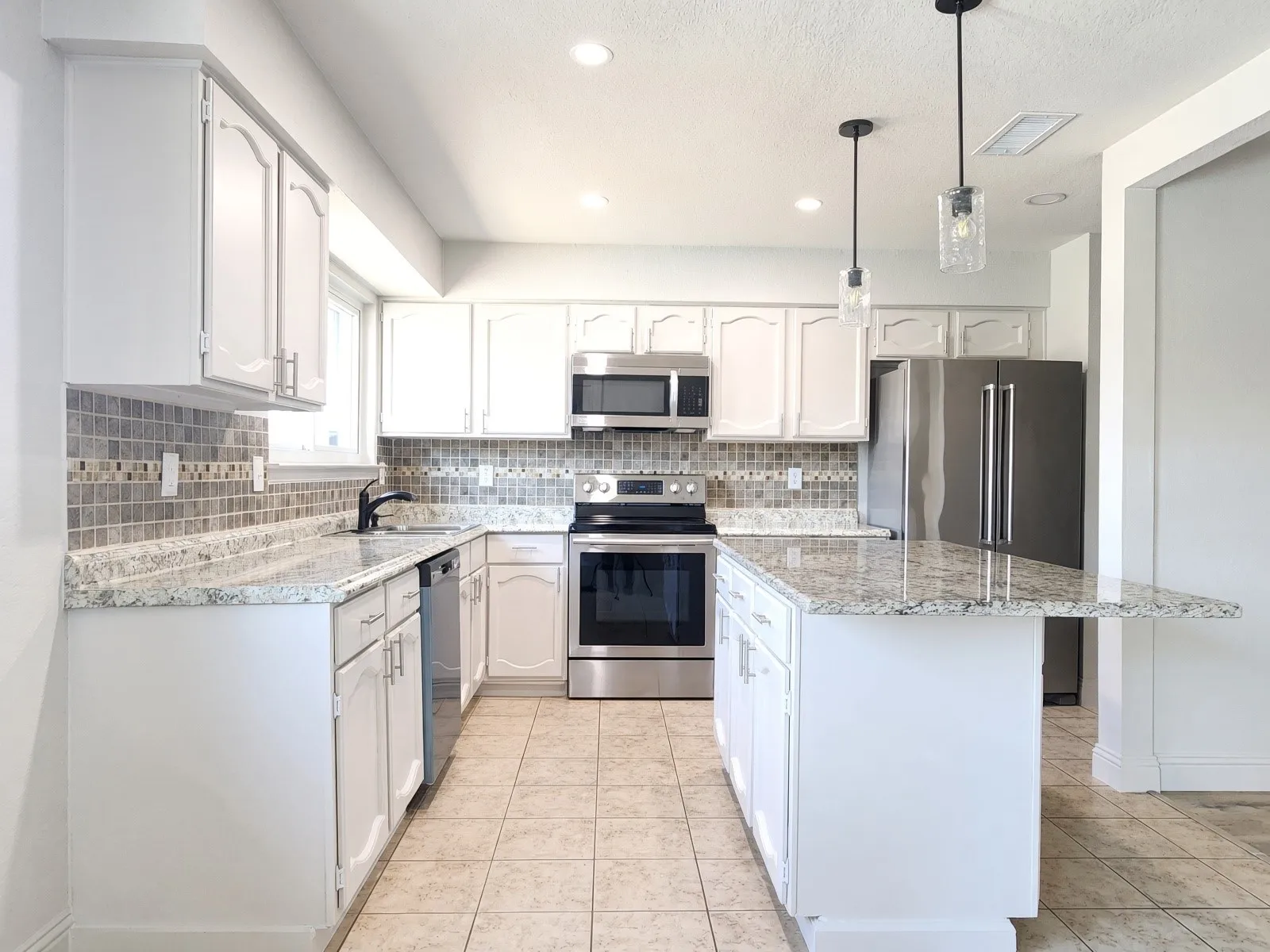 Single Family Residence For Sale in Tarrant County , 5300 Queenlily Court, Arlington, Texas 76018, 3 Bedroom, 2 Bathroom, Garage spaces, 1,893 Sqft, built in 1980, mls#21395703, Real Estate Agent in Arlington, Homes For Sale in Tarrant county, Homes For Sale in Arlington, Realtor in Arlington Texas, Real Estate Brokerage Independent Realty Texas, Luminita Cordes Realtor