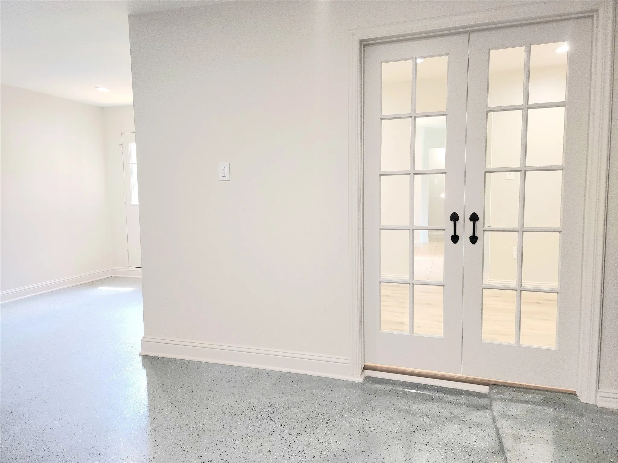 Single Family Residence For Sale in Tarrant County , 5300 Queenlily Court, Arlington, Texas 76018, 3 Bedroom, 2 Bathroom, Garage spaces, 1,893 Sqft, built in 1980, mls#21395703, Real Estate Agent in Arlington, Homes For Sale in Tarrant county, Homes For Sale in Arlington, Realtor in Arlington Texas, Real Estate Brokerage Independent Realty Texas, Luminita Cordes Realtor