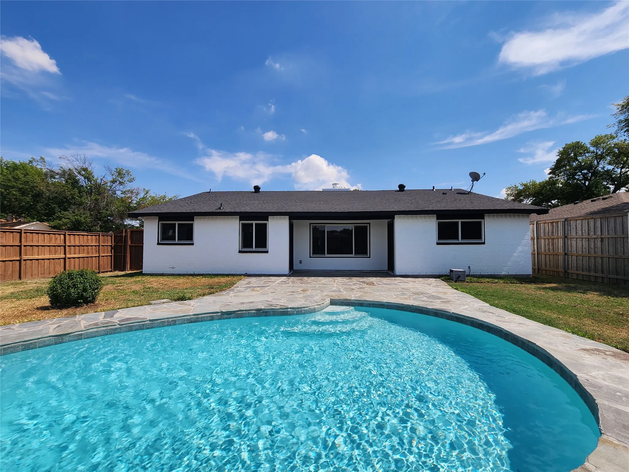 Single Family Residence For Sale in Tarrant County , 5300 Queenlily Court, Arlington, Texas 76018, 3 Bedroom, 2 Bathroom, Garage spaces, 1,893 Sqft, built in 1980, mls#21395703, Real Estate Agent in Arlington, Homes For Sale in Tarrant county, Homes For Sale in Arlington, Realtor in Arlington Texas, Real Estate Brokerage Independent Realty Texas, Luminita Cordes Realtor