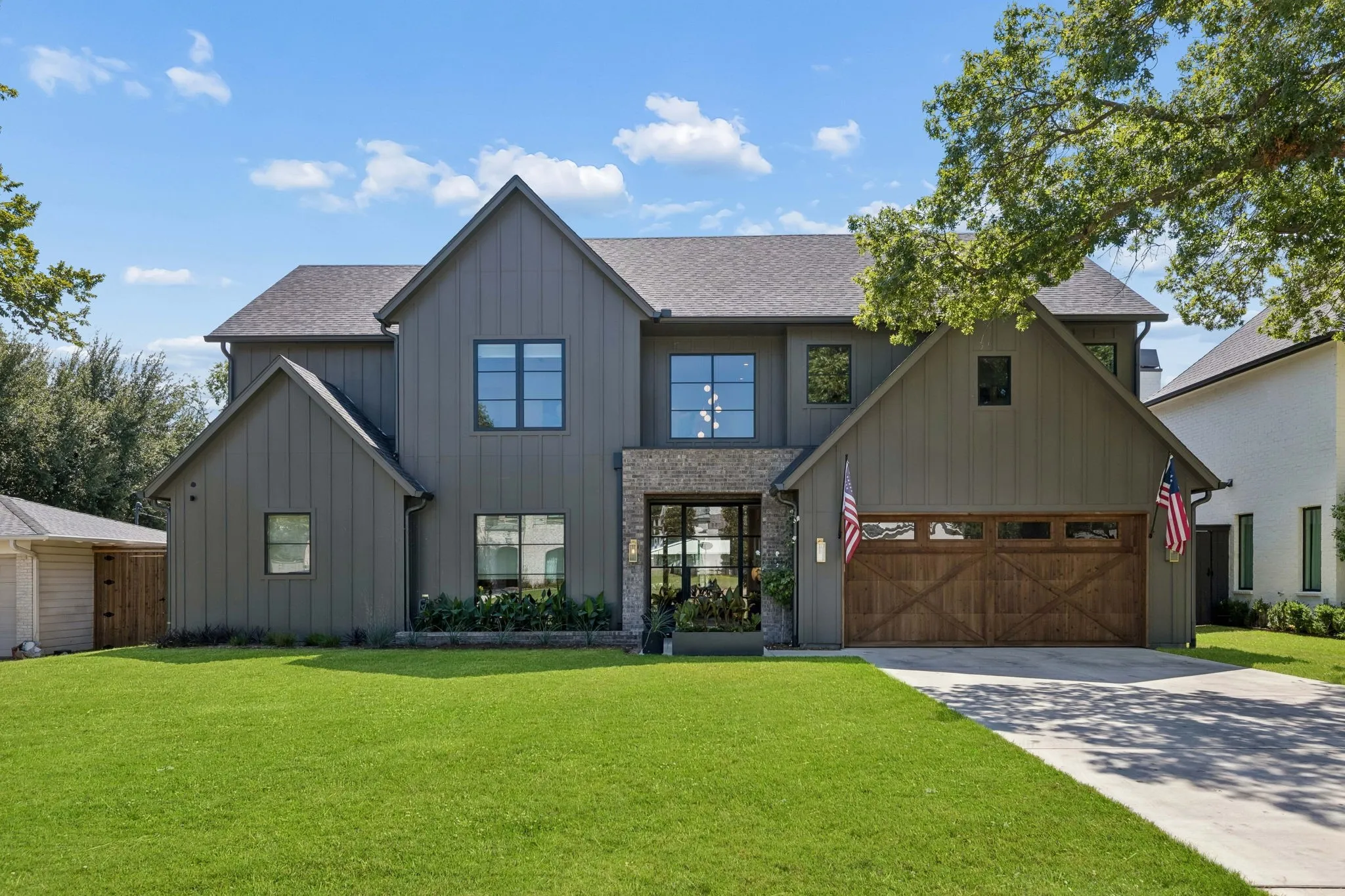 Single Family Residence For Sale in Dallas County , 4046 Clover Lane, Dallas, Texas 75220, 5 Bedroom, 7 Bathroom, 2 Garage spaces, 4,976 Sqft, built in 2024, mls#21394317, Real Estate Agent in Dallas, Homes For Sale in Dallas county, Homes For Sale in Dallas, Realtor in Dallas Texas, Real Estate Brokerage Independent Realty Texas, Luminita Cordes Realtor