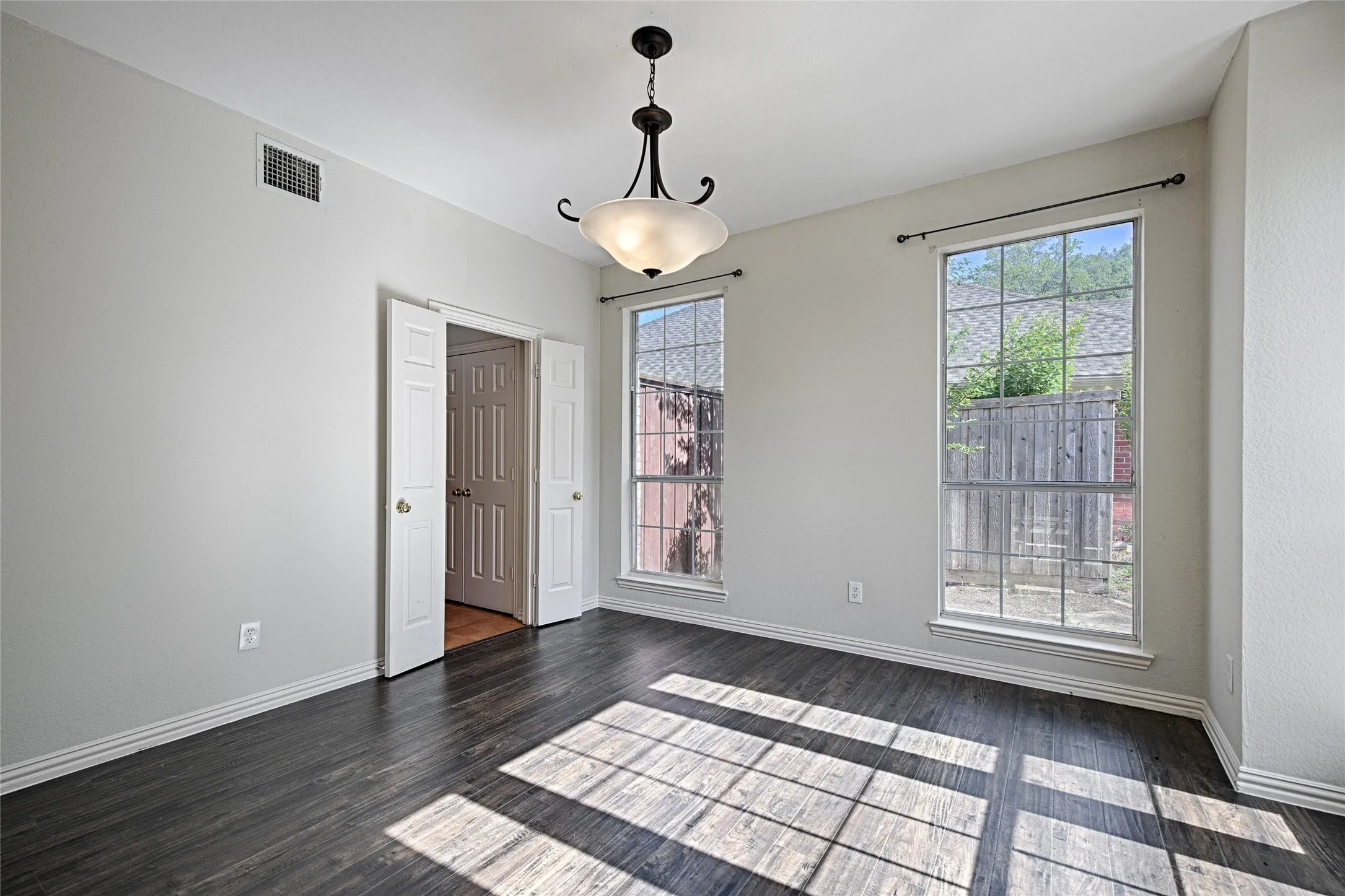 Single Family Residence For Sale in Collin County , 2325 Havard Oak Drive, Plano, Texas 75074, 4 Bedroom, 3 Bathroom, 2 Garage spaces, 2,178 Sqft, built in 1994, mls#21393631, Real Estate Agent in Plano, Homes For Sale in Collin county, Homes For Sale in Plano, Realtor in Plano Texas, Real Estate Brokerage Independent Realty Texas, Luminita Cordes Realtor