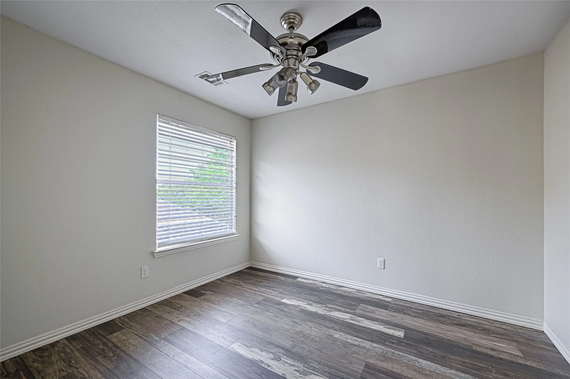 Single Family Residence For Sale in Collin County , 2325 Havard Oak Drive, Plano, Texas 75074, 4 Bedroom, 3 Bathroom, 2 Garage spaces, 2,178 Sqft, built in 1994, mls#21393631, Real Estate Agent in Plano, Homes For Sale in Collin county, Homes For Sale in Plano, Realtor in Plano Texas, Real Estate Brokerage Independent Realty Texas, Luminita Cordes Realtor
