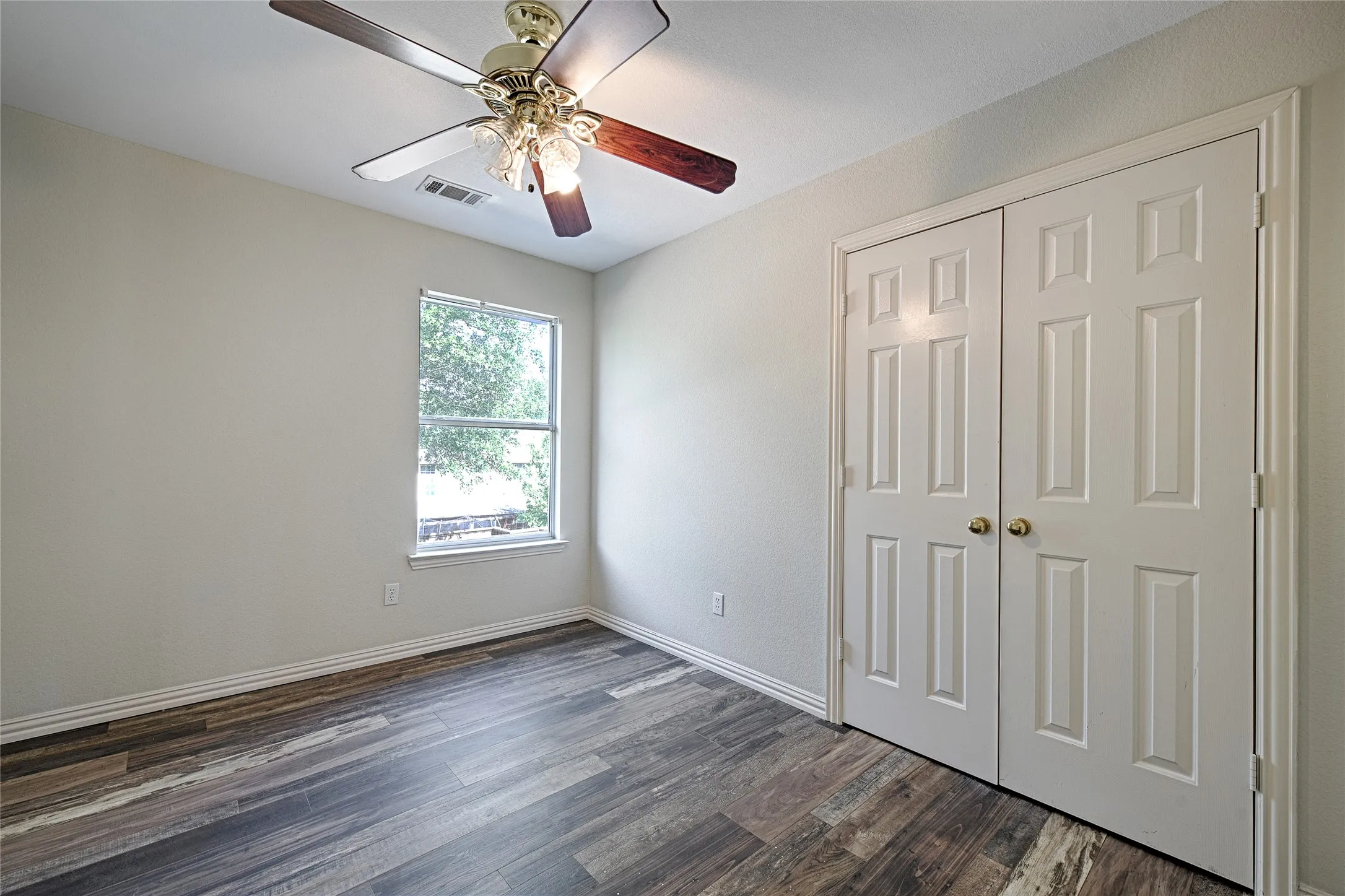 Single Family Residence For Sale in Collin County , 2325 Havard Oak Drive, Plano, Texas 75074, 4 Bedroom, 3 Bathroom, 2 Garage spaces, 2,178 Sqft, built in 1994, mls#21393631, Real Estate Agent in Plano, Homes For Sale in Collin county, Homes For Sale in Plano, Realtor in Plano Texas, Real Estate Brokerage Independent Realty Texas, Luminita Cordes Realtor