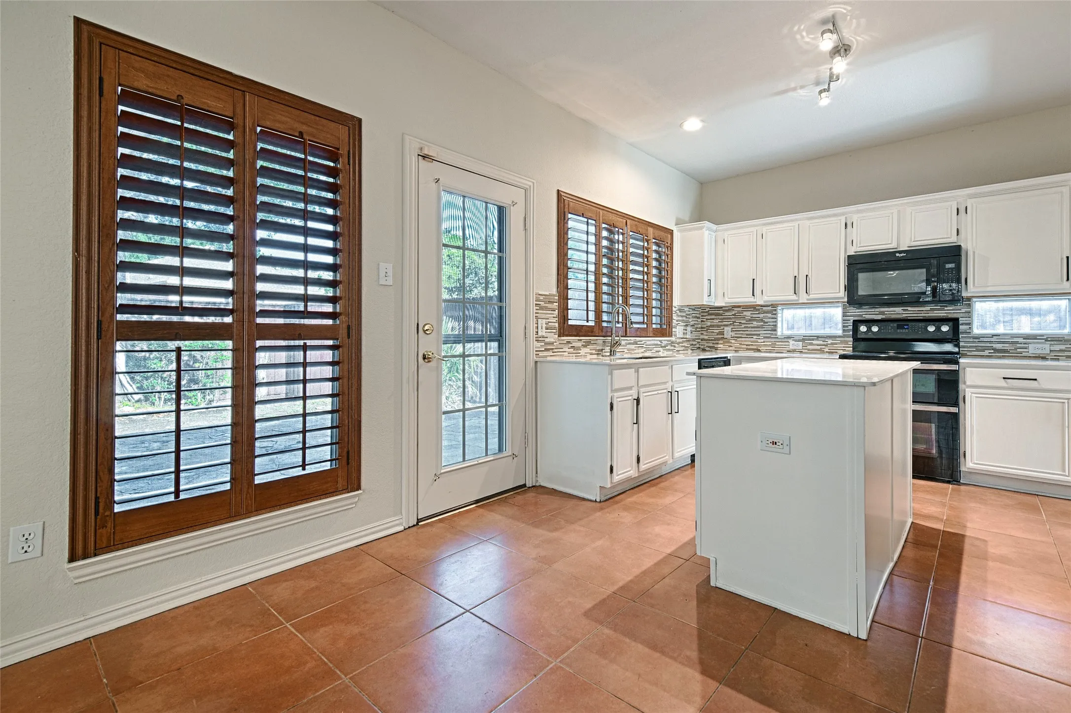 Single Family Residence For Sale in Collin County , 2325 Havard Oak Drive, Plano, Texas 75074, 4 Bedroom, 3 Bathroom, 2 Garage spaces, 2,178 Sqft, built in 1994, mls#21393631, Real Estate Agent in Plano, Homes For Sale in Collin county, Homes For Sale in Plano, Realtor in Plano Texas, Real Estate Brokerage Independent Realty Texas, Luminita Cordes Realtor