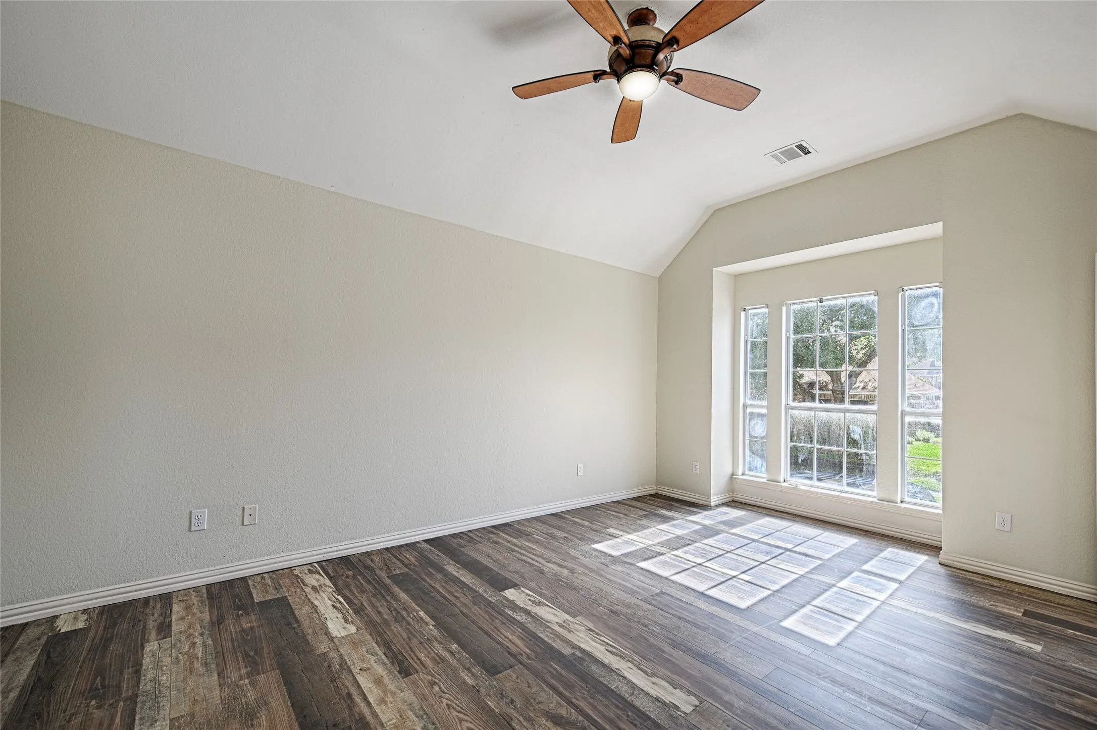 Single Family Residence For Sale in Collin County , 2325 Havard Oak Drive, Plano, Texas 75074, 4 Bedroom, 3 Bathroom, 2 Garage spaces, 2,178 Sqft, built in 1994, mls#21393631, Real Estate Agent in Plano, Homes For Sale in Collin county, Homes For Sale in Plano, Realtor in Plano Texas, Real Estate Brokerage Independent Realty Texas, Luminita Cordes Realtor