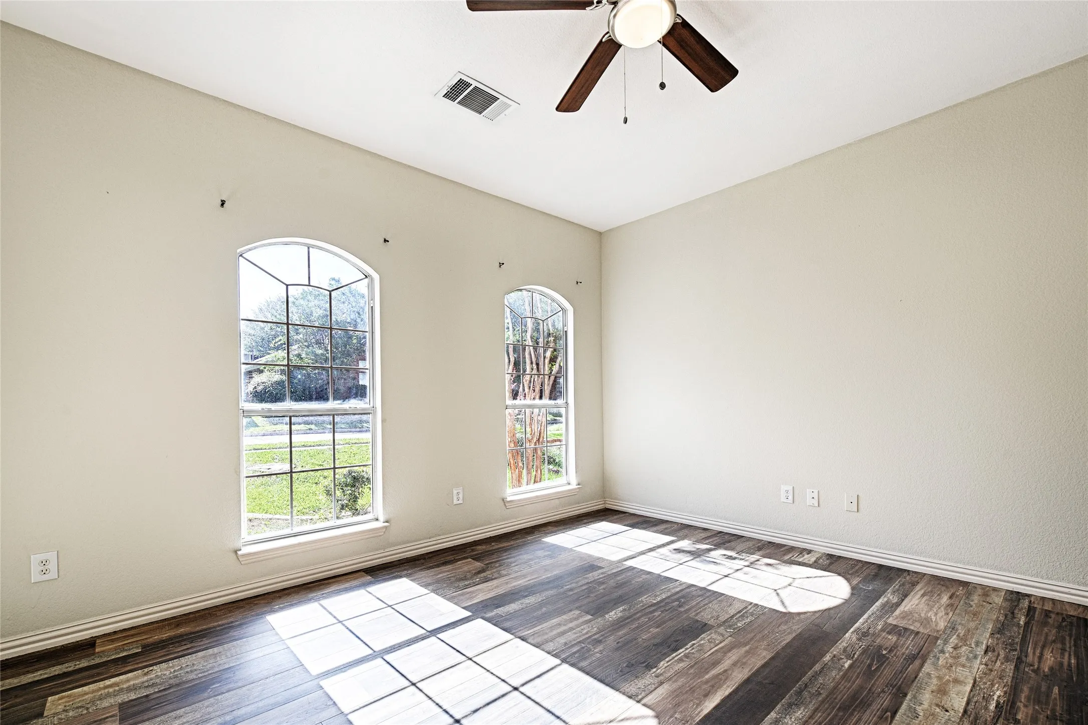 Single Family Residence For Sale in Collin County , 2325 Havard Oak Drive, Plano, Texas 75074, 4 Bedroom, 3 Bathroom, 2 Garage spaces, 2,178 Sqft, built in 1994, mls#21393631, Real Estate Agent in Plano, Homes For Sale in Collin county, Homes For Sale in Plano, Realtor in Plano Texas, Real Estate Brokerage Independent Realty Texas, Luminita Cordes Realtor