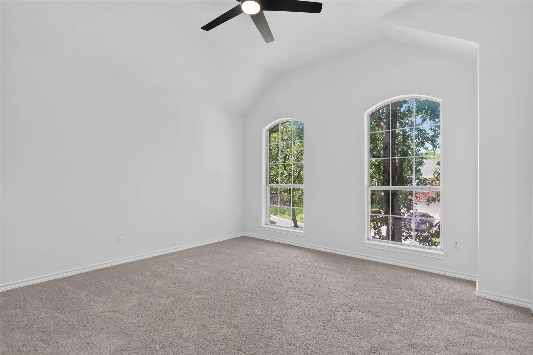 Single Family Residence For Rent in Denton County , 2687 Creekside Way, Highland Village, Texas 75077, 4 Bedroom, 3 Bathroom, 2 Garage spaces, 2,515 Sqft, built in 1989, mls#21395783, Real Estate Agent in Highland Village, Homes For Rent in Denton county, Homes For Rent in Highland Village, Realtor in Highland Village Texas, Real Estate Brokerage Independent Realty Texas, Luminita Cordes Realtor