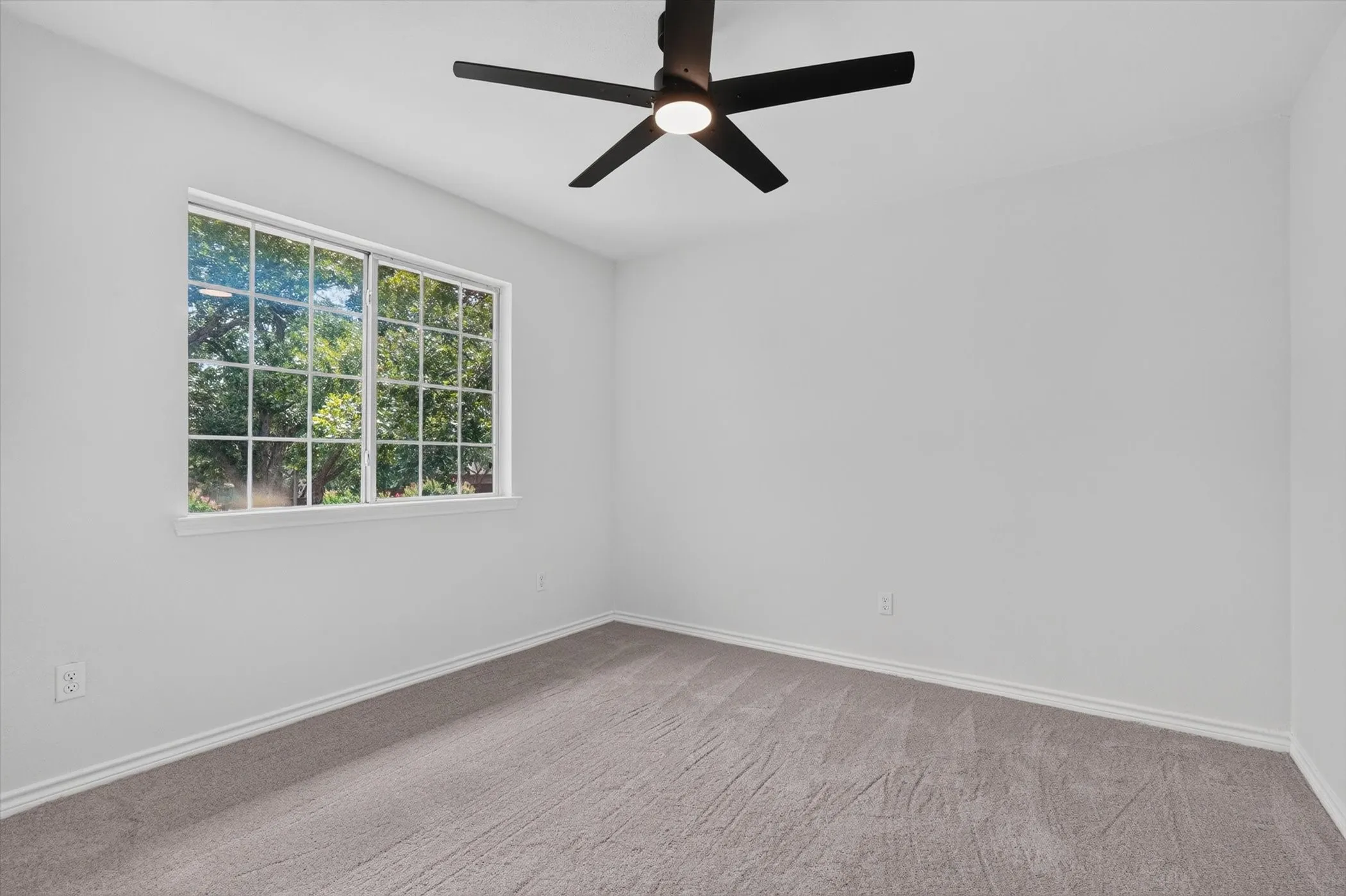 Single Family Residence For Rent in Denton County , 2687 Creekside Way, Highland Village, Texas 75077, 4 Bedroom, 3 Bathroom, 2 Garage spaces, 2,515 Sqft, built in 1989, mls#21395783, Real Estate Agent in Highland Village, Homes For Rent in Denton county, Homes For Rent in Highland Village, Realtor in Highland Village Texas, Real Estate Brokerage Independent Realty Texas, Luminita Cordes Realtor
