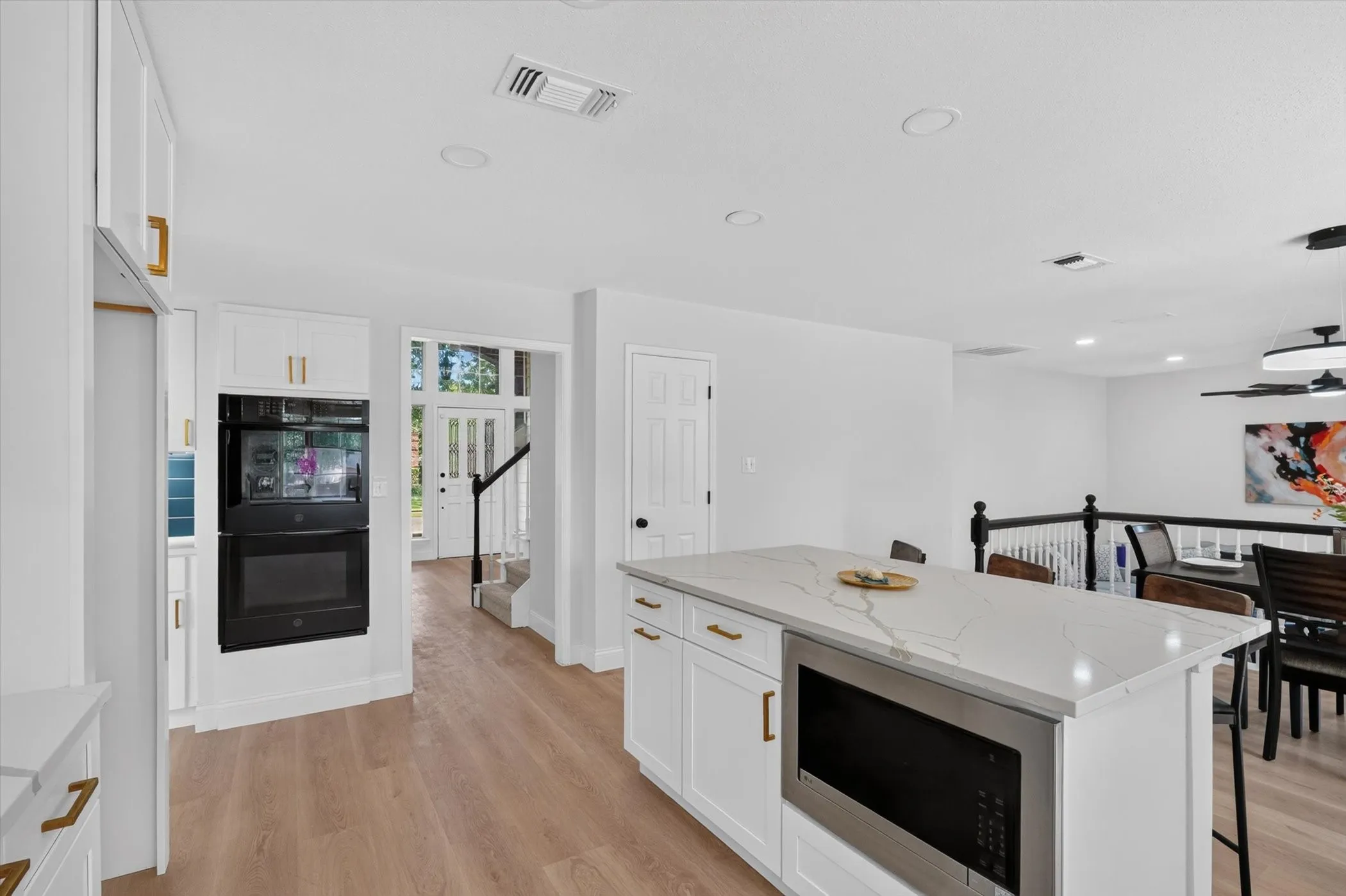 Single Family Residence For Rent in Denton County , 2687 Creekside Way, Highland Village, Texas 75077, 4 Bedroom, 3 Bathroom, 2 Garage spaces, 2,515 Sqft, built in 1989, mls#21395783, Real Estate Agent in Highland Village, Homes For Rent in Denton county, Homes For Rent in Highland Village, Realtor in Highland Village Texas, Real Estate Brokerage Independent Realty Texas, Luminita Cordes Realtor
