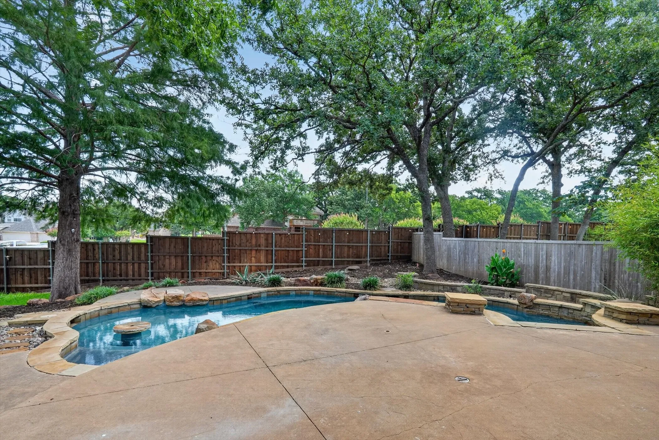 Single Family Residence For Rent in Denton County , 2687 Creekside Way, Highland Village, Texas 75077, 4 Bedroom, 3 Bathroom, 2 Garage spaces, 2,515 Sqft, built in 1989, mls#21395783, Real Estate Agent in Highland Village, Homes For Rent in Denton county, Homes For Rent in Highland Village, Realtor in Highland Village Texas, Real Estate Brokerage Independent Realty Texas, Luminita Cordes Realtor