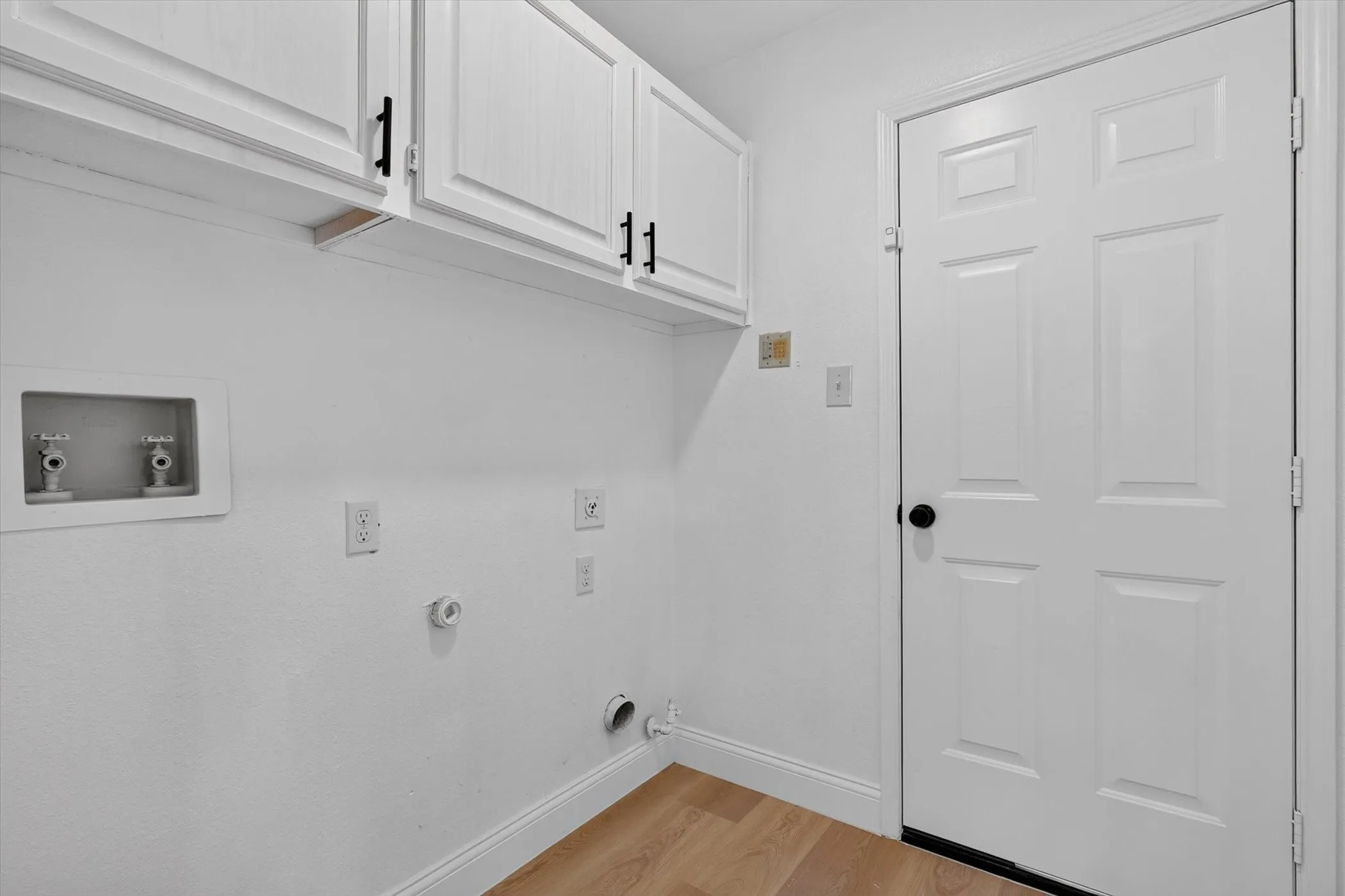Single Family Residence For Rent in Denton County , 2687 Creekside Way, Highland Village, Texas 75077, 4 Bedroom, 3 Bathroom, 2 Garage spaces, 2,515 Sqft, built in 1989, mls#21395783, Real Estate Agent in Highland Village, Homes For Rent in Denton county, Homes For Rent in Highland Village, Realtor in Highland Village Texas, Real Estate Brokerage Independent Realty Texas, Luminita Cordes Realtor