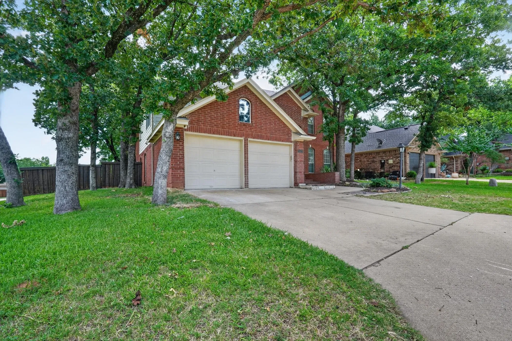 Single Family Residence For Rent in Denton County , 2687 Creekside Way, Highland Village, Texas 75077, 4 Bedroom, 3 Bathroom, 2 Garage spaces, 2,515 Sqft, built in 1989, mls#21395783, Real Estate Agent in Highland Village, Homes For Rent in Denton county, Homes For Rent in Highland Village, Realtor in Highland Village Texas, Real Estate Brokerage Independent Realty Texas, Luminita Cordes Realtor
