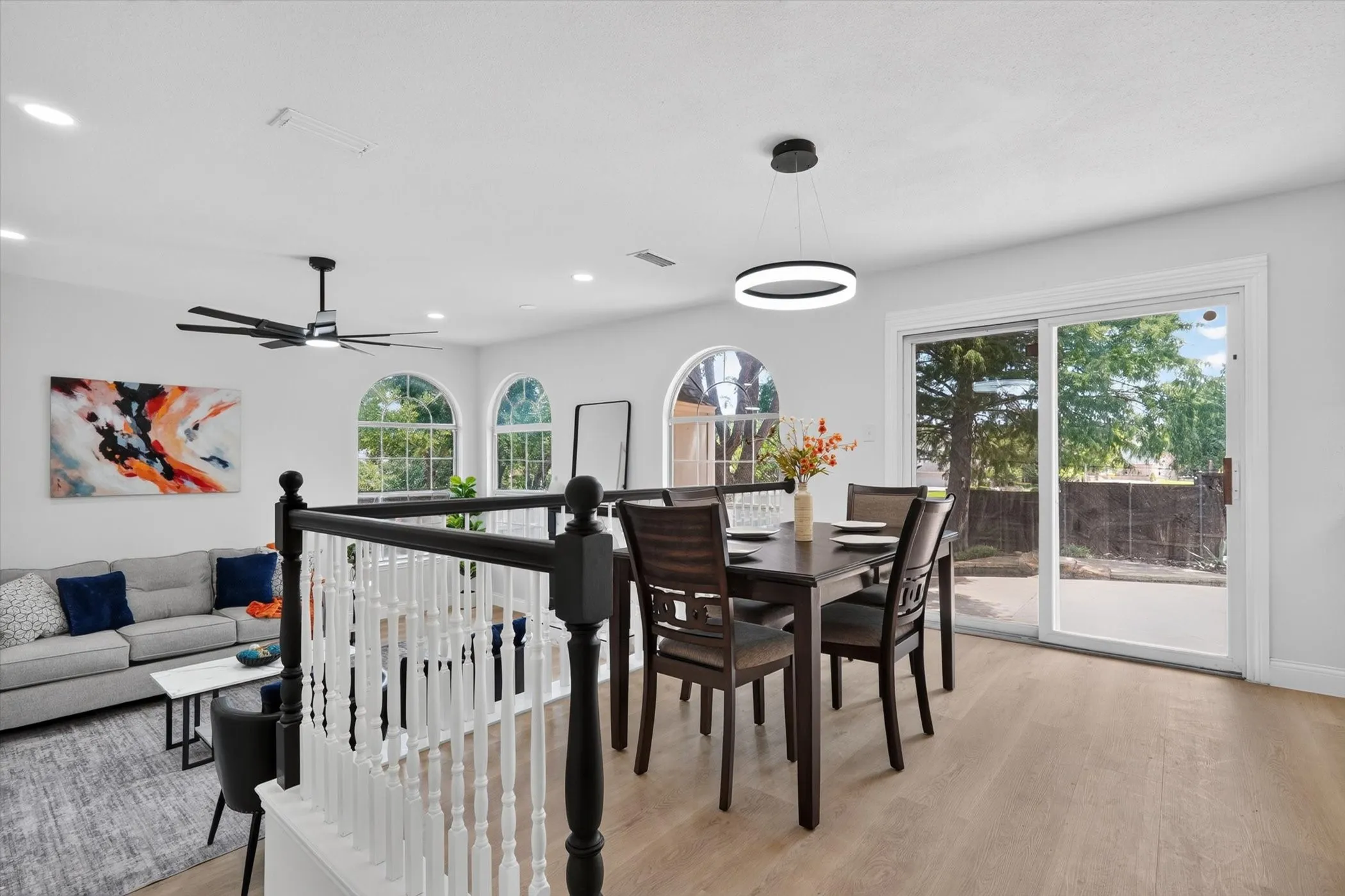 Single Family Residence For Rent in Denton County , 2687 Creekside Way, Highland Village, Texas 75077, 4 Bedroom, 3 Bathroom, 2 Garage spaces, 2,515 Sqft, built in 1989, mls#21395783, Real Estate Agent in Highland Village, Homes For Rent in Denton county, Homes For Rent in Highland Village, Realtor in Highland Village Texas, Real Estate Brokerage Independent Realty Texas, Luminita Cordes Realtor
