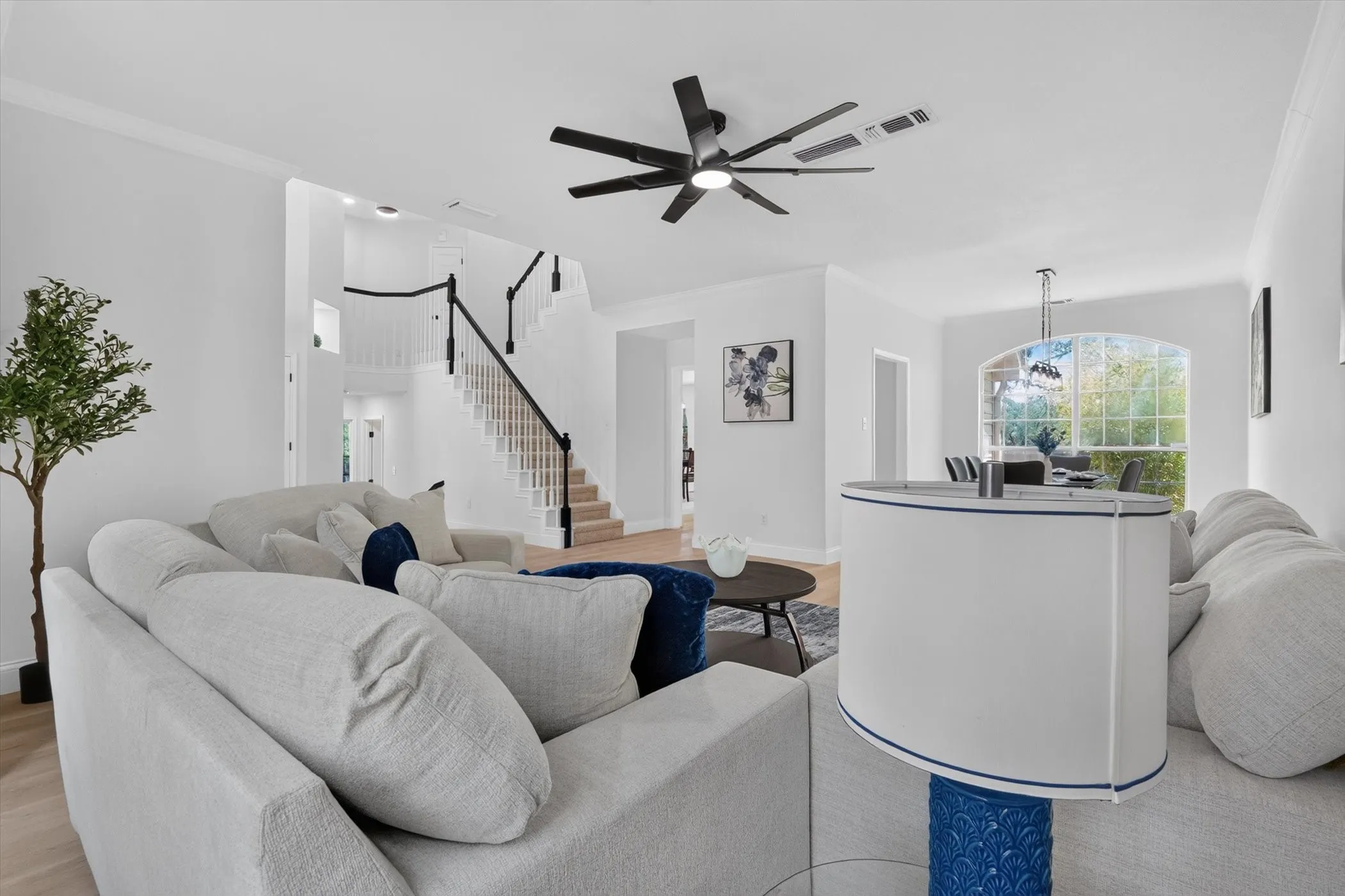 Single Family Residence For Rent in Denton County , 2687 Creekside Way, Highland Village, Texas 75077, 4 Bedroom, 3 Bathroom, 2 Garage spaces, 2,515 Sqft, built in 1989, mls#21395783, Real Estate Agent in Highland Village, Homes For Rent in Denton county, Homes For Rent in Highland Village, Realtor in Highland Village Texas, Real Estate Brokerage Independent Realty Texas, Luminita Cordes Realtor