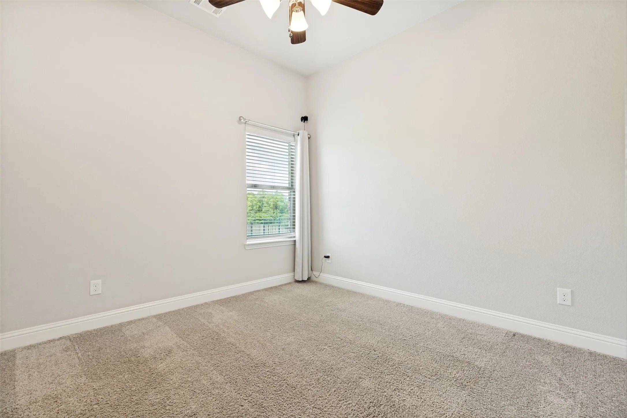 Single Family Residence For Sale in Collin County , 108 Fallen Oak Drive, Mc Kinney, Texas 75071, 4 Bedroom, 3 Bathroom, 3 Garage spaces, 2,772 Sqft, built in 2019, mls#21395462, Real Estate Agent in Mc Kinney, Homes For Sale in Collin county, Homes For Sale in Mc Kinney, Realtor in Mc Kinney Texas, Real Estate Brokerage Independent Realty Texas, Luminita Cordes Realtor