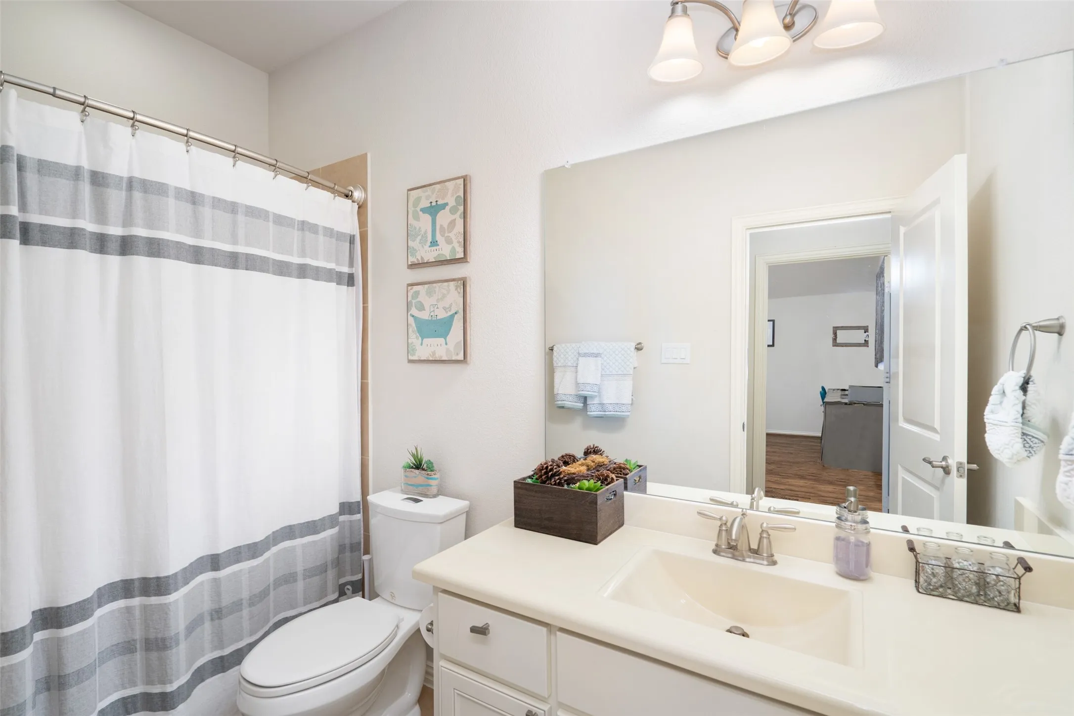 Single Family Residence For Rent in Denton County , 6313 Cobbie Creek Drive, Frisco, Texas 75034, 5 Bedroom, 5 Bathroom, 3 Garage spaces, 4,051 Sqft, built in 2014, mls#21395033, Real Estate Agent in Frisco, Homes For Rent in Denton county, Homes For Rent in Frisco, Realtor in Frisco Texas, Real Estate Brokerage Independent Realty Texas, Luminita Cordes Realtor