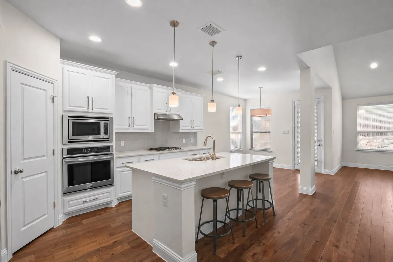 Single Family Residence For Sale in Collin County , 1514 Carnation Street, Celina, Texas 75078, 4 Bedroom, 3 Bathroom, 2 Garage spaces, 3,041 Sqft, built in 2017, mls#21395778, Real Estate Agent in Celina, Homes For Sale in Collin county, Homes For Sale in Celina, Realtor in Celina Texas, Real Estate Brokerage Independent Realty Texas, Luminita Cordes Realtor