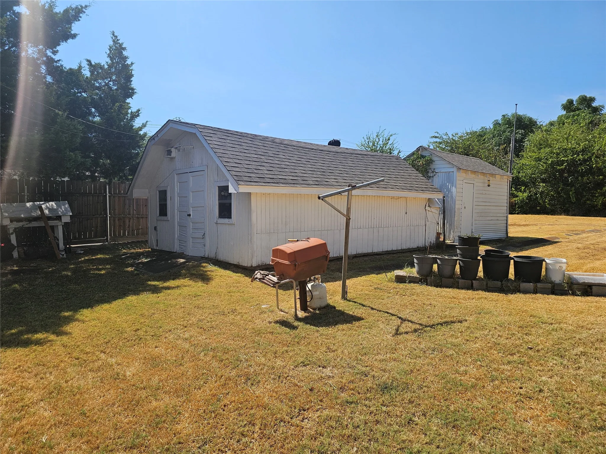 Single Family Residence For Sale in Collin County , 1405 West Street, Mc Kinney, Texas 75069, 2 Bedroom, 1 Bathroom, Garage spaces, 1,248 Sqft, built in 1962, mls#21394419, Real Estate Agent in Mc Kinney, Homes For Sale in Collin county, Homes For Sale in Mc Kinney, Realtor in Mc Kinney Texas, Real Estate Brokerage Independent Realty Texas, Luminita Cordes Realtor