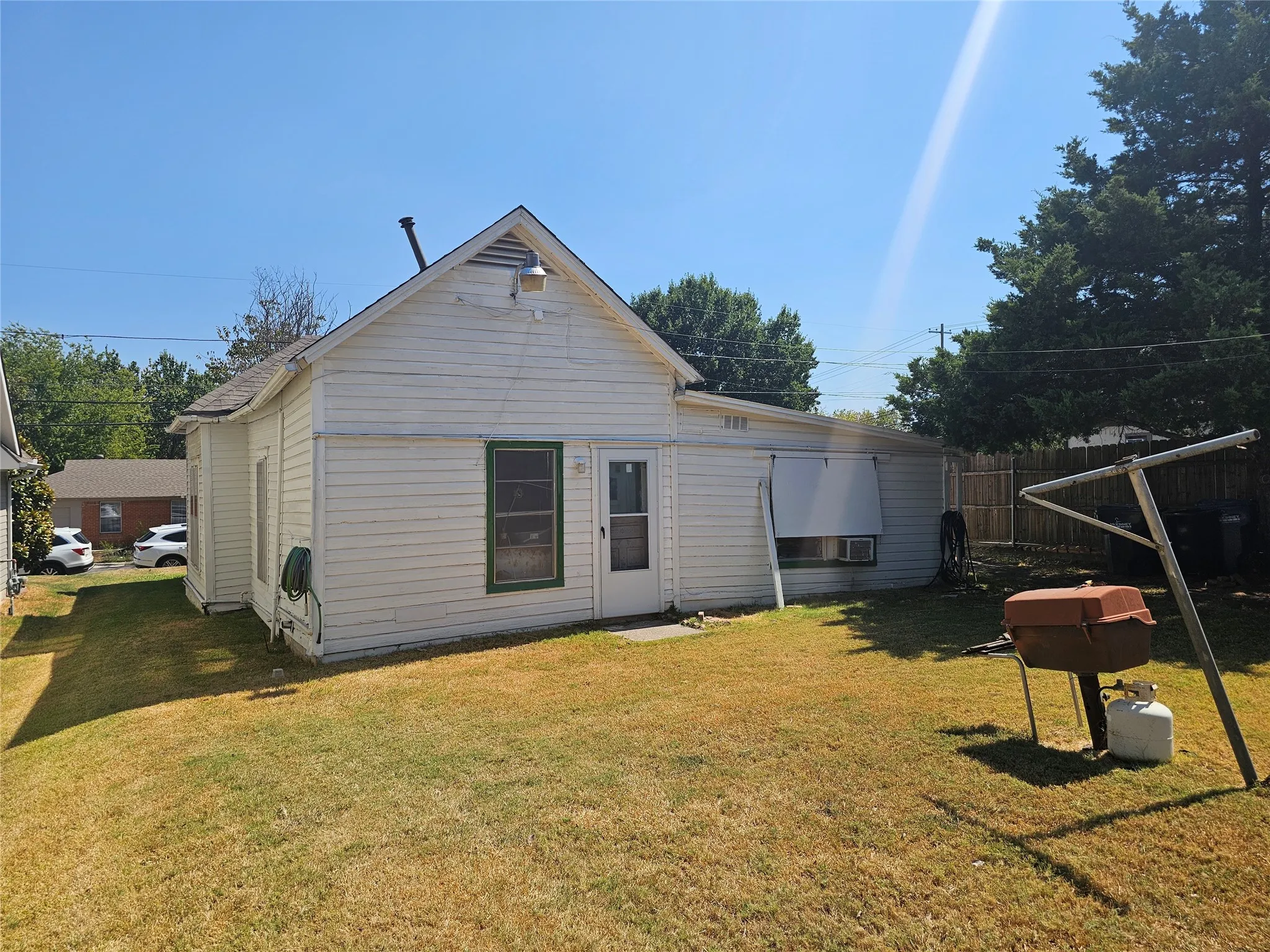 Single Family Residence For Sale in Collin County , 1405 West Street, Mc Kinney, Texas 75069, 2 Bedroom, 1 Bathroom, Garage spaces, 1,248 Sqft, built in 1962, mls#21394419, Real Estate Agent in Mc Kinney, Homes For Sale in Collin county, Homes For Sale in Mc Kinney, Realtor in Mc Kinney Texas, Real Estate Brokerage Independent Realty Texas, Luminita Cordes Realtor