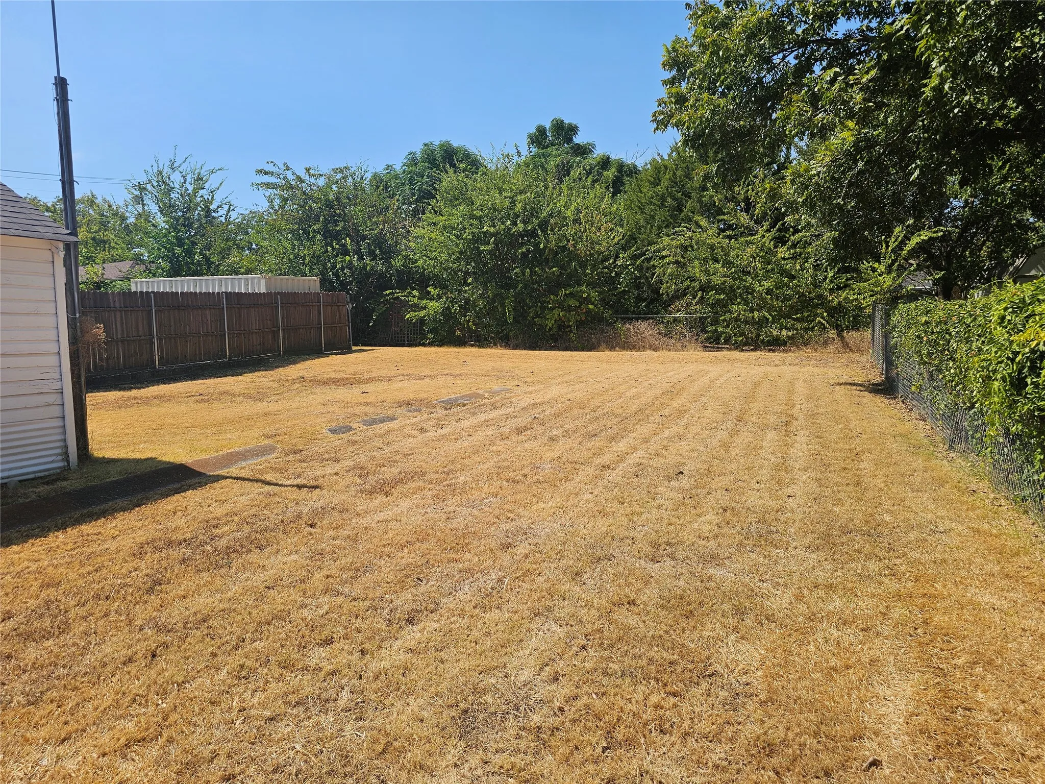 Single Family Residence For Sale in Collin County , 1405 West Street, Mc Kinney, Texas 75069, 2 Bedroom, 1 Bathroom, Garage spaces, 1,248 Sqft, built in 1962, mls#21394419, Real Estate Agent in Mc Kinney, Homes For Sale in Collin county, Homes For Sale in Mc Kinney, Realtor in Mc Kinney Texas, Real Estate Brokerage Independent Realty Texas, Luminita Cordes Realtor