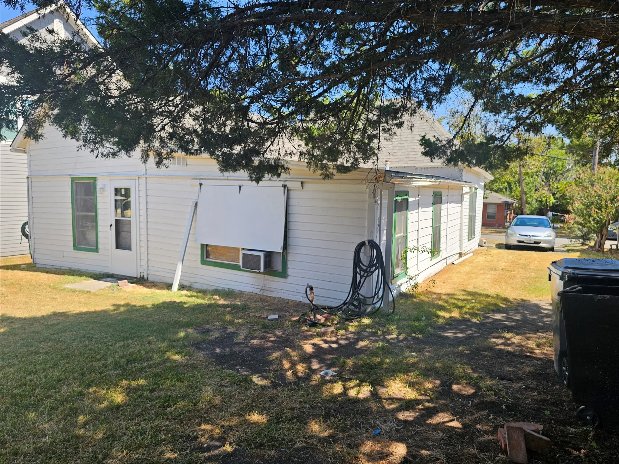 Single Family Residence For Sale in Collin County , 1405 West Street, Mc Kinney, Texas 75069, 2 Bedroom, 1 Bathroom, Garage spaces, 1,248 Sqft, built in 1962, mls#21394419, Real Estate Agent in Mc Kinney, Homes For Sale in Collin county, Homes For Sale in Mc Kinney, Realtor in Mc Kinney Texas, Real Estate Brokerage Independent Realty Texas, Luminita Cordes Realtor