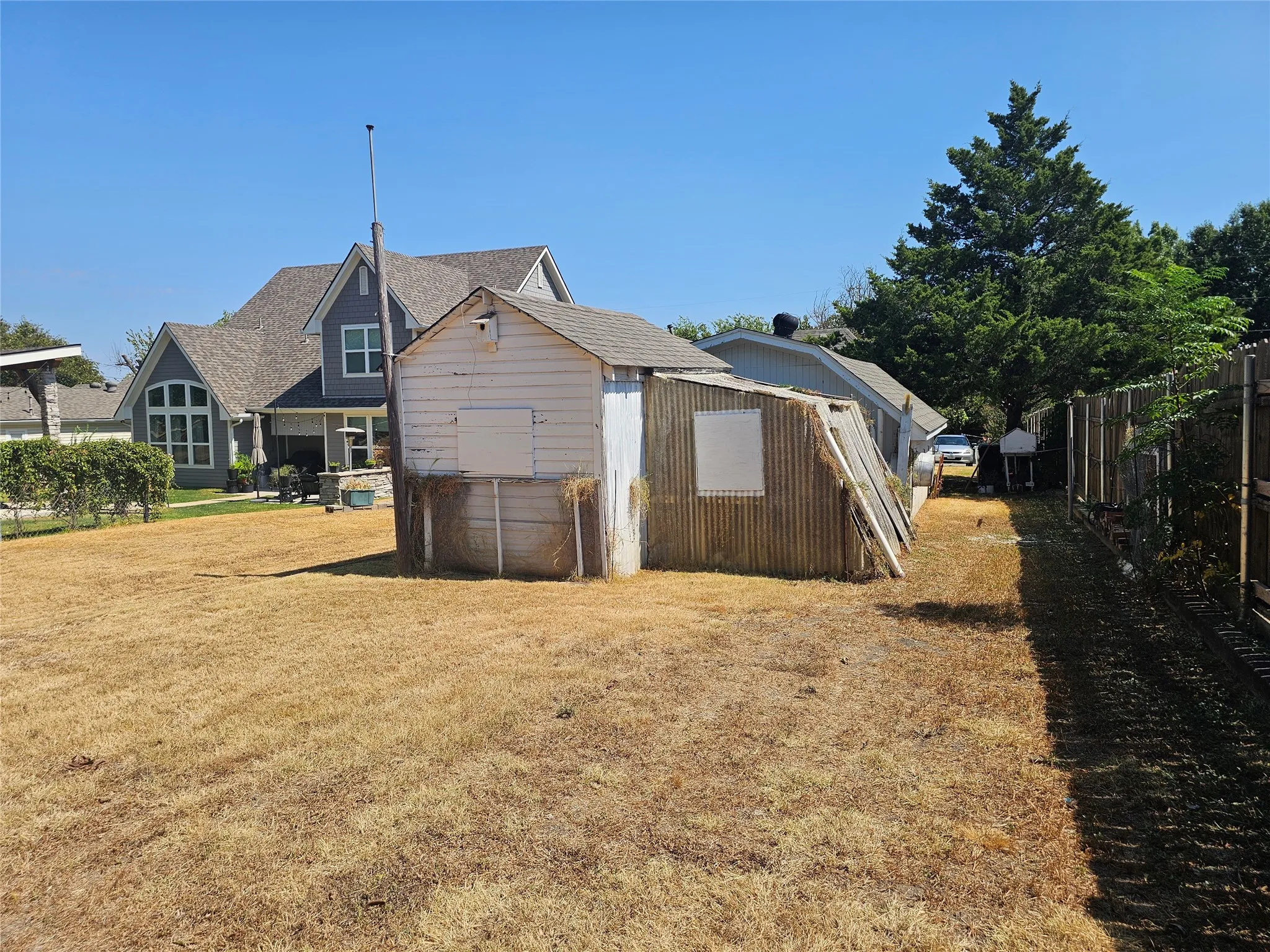 Single Family Residence For Sale in Collin County , 1405 West Street, Mc Kinney, Texas 75069, 2 Bedroom, 1 Bathroom, Garage spaces, 1,248 Sqft, built in 1962, mls#21394419, Real Estate Agent in Mc Kinney, Homes For Sale in Collin county, Homes For Sale in Mc Kinney, Realtor in Mc Kinney Texas, Real Estate Brokerage Independent Realty Texas, Luminita Cordes Realtor