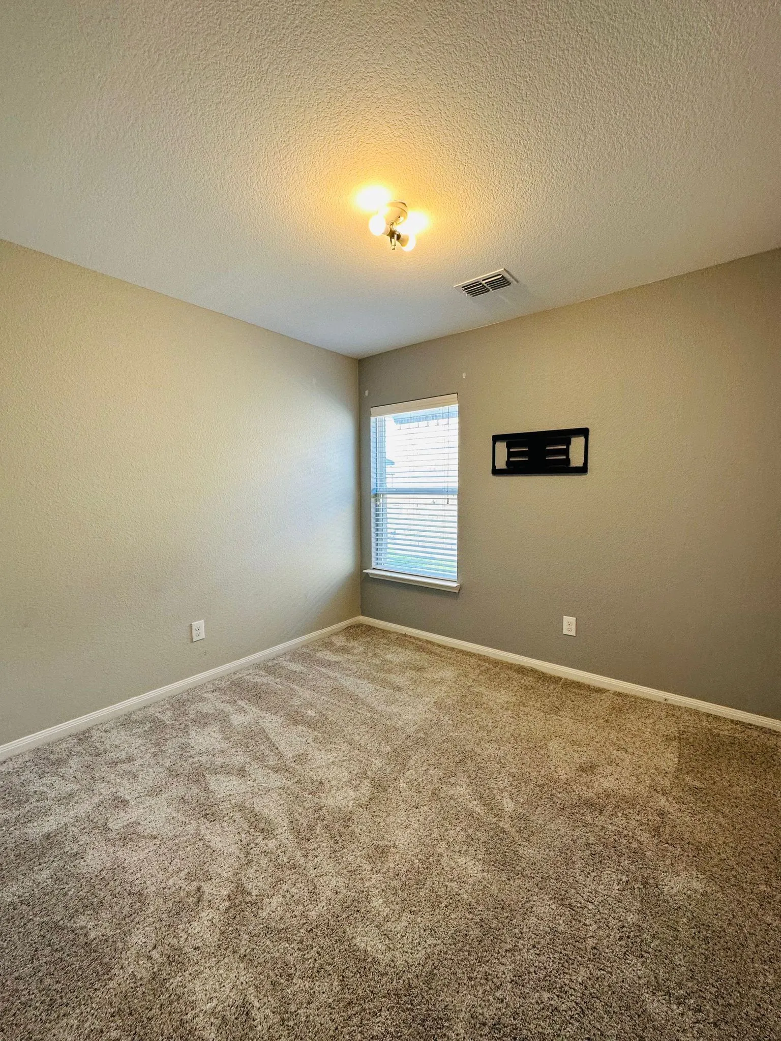 Single Family Residence For Rent in Collin County , 129 Lamont Road, Anna, Texas 75409, 4 Bedroom, 2 Bathroom, 2 Garage spaces, 1,656 Sqft, built in 2018, mls#21395780, Real Estate Agent in Anna, Homes For Rent in Collin county, Homes For Rent in Anna, Realtor in Anna Texas, Real Estate Brokerage Independent Realty Texas, Luminita Cordes Realtor