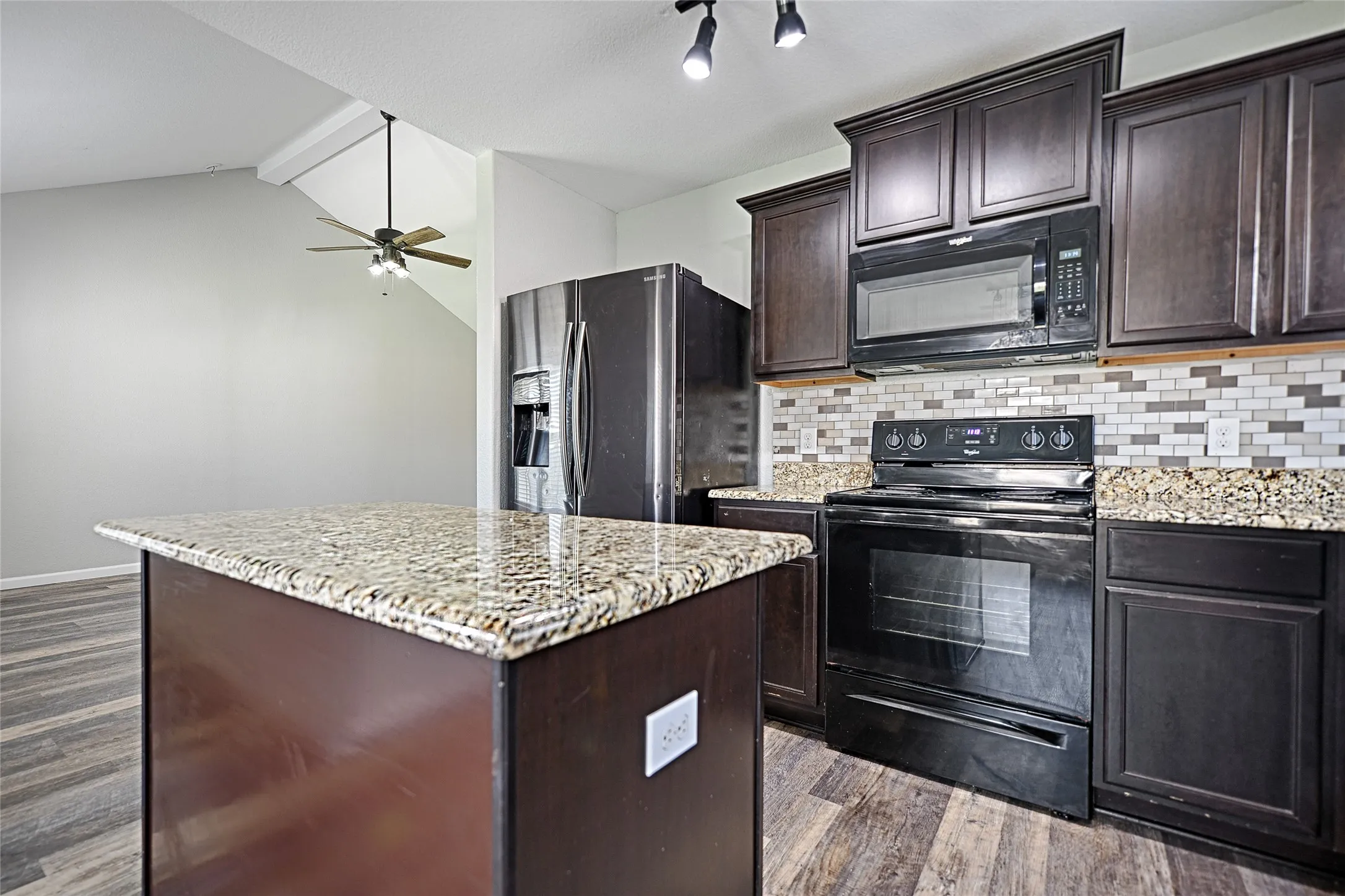 Single Family Residence For Rent in Collin County , 129 Lamont Road, Anna, Texas 75409, 4 Bedroom, 2 Bathroom, 2 Garage spaces, 1,656 Sqft, built in 2018, mls#21395780, Real Estate Agent in Anna, Homes For Rent in Collin county, Homes For Rent in Anna, Realtor in Anna Texas, Real Estate Brokerage Independent Realty Texas, Luminita Cordes Realtor