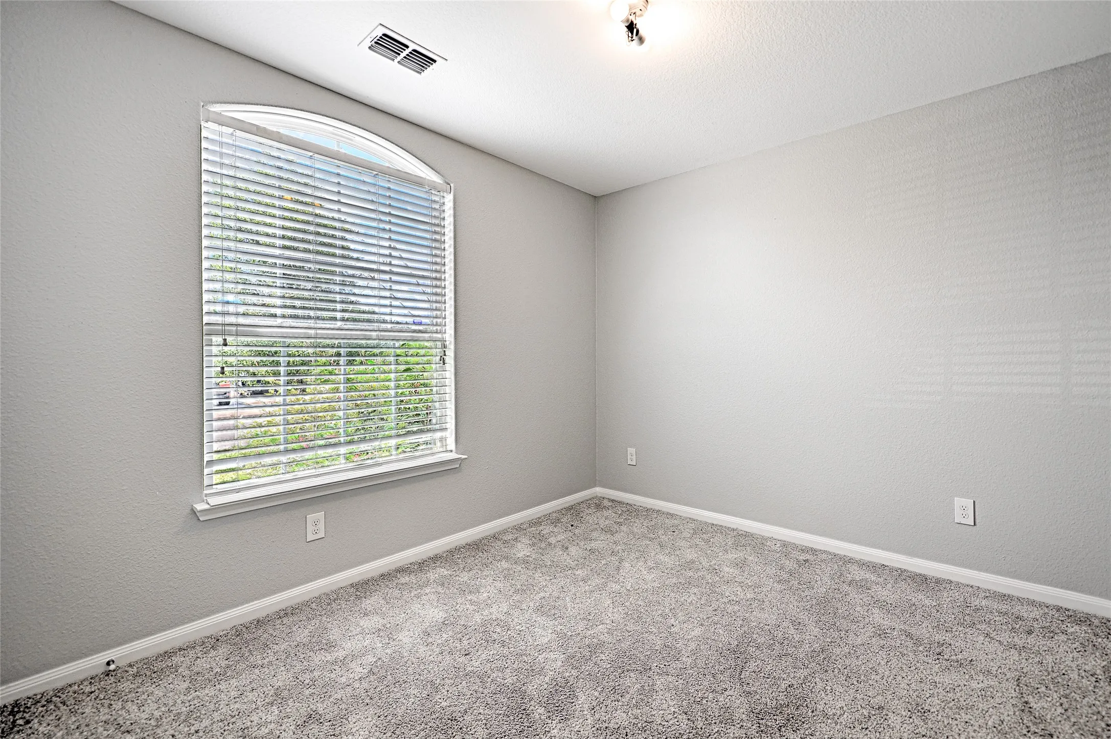 Single Family Residence For Rent in Collin County , 129 Lamont Road, Anna, Texas 75409, 4 Bedroom, 2 Bathroom, 2 Garage spaces, 1,656 Sqft, built in 2018, mls#21395780, Real Estate Agent in Anna, Homes For Rent in Collin county, Homes For Rent in Anna, Realtor in Anna Texas, Real Estate Brokerage Independent Realty Texas, Luminita Cordes Realtor