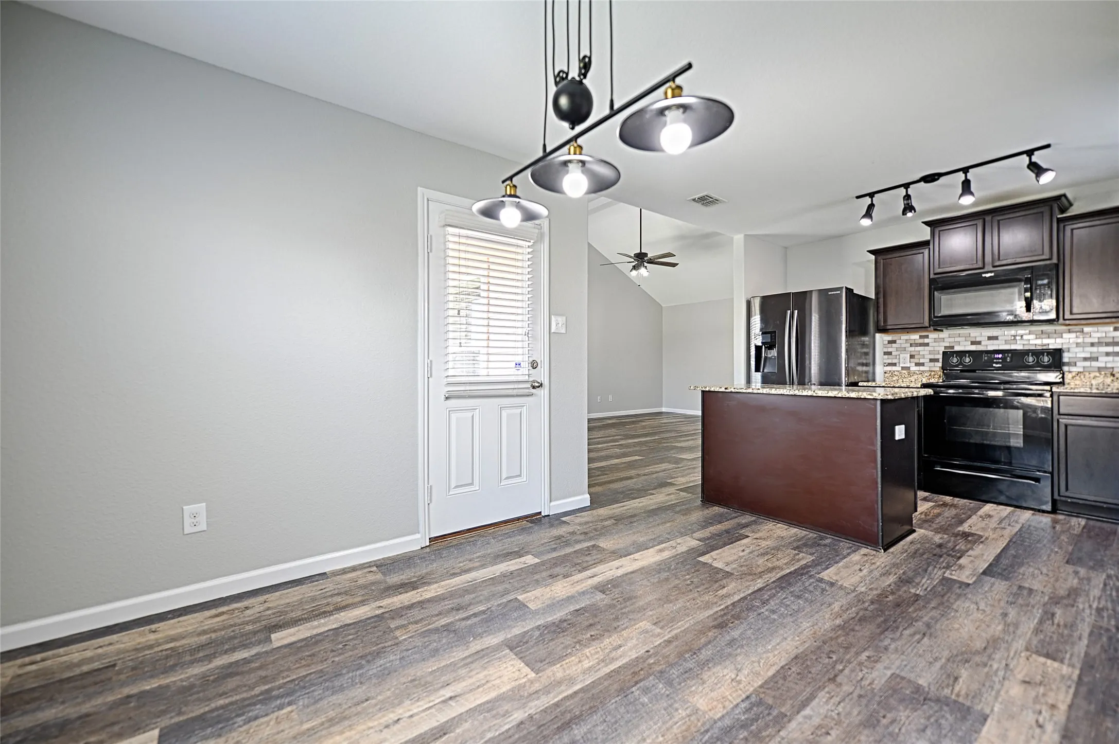 Single Family Residence For Rent in Collin County , 129 Lamont Road, Anna, Texas 75409, 4 Bedroom, 2 Bathroom, 2 Garage spaces, 1,656 Sqft, built in 2018, mls#21395780, Real Estate Agent in Anna, Homes For Rent in Collin county, Homes For Rent in Anna, Realtor in Anna Texas, Real Estate Brokerage Independent Realty Texas, Luminita Cordes Realtor