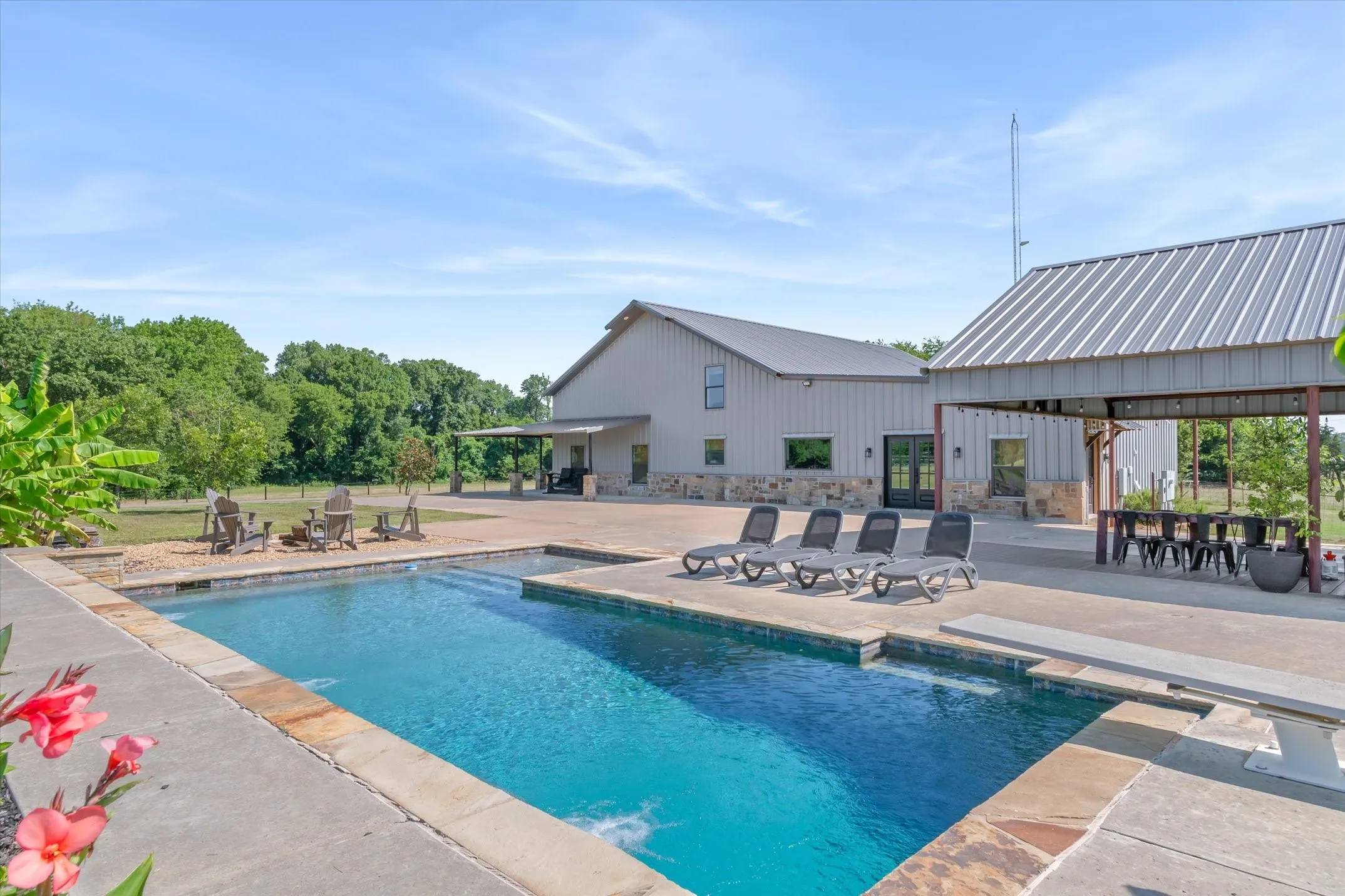 Everything is in place to homestead and enjoy the country life!