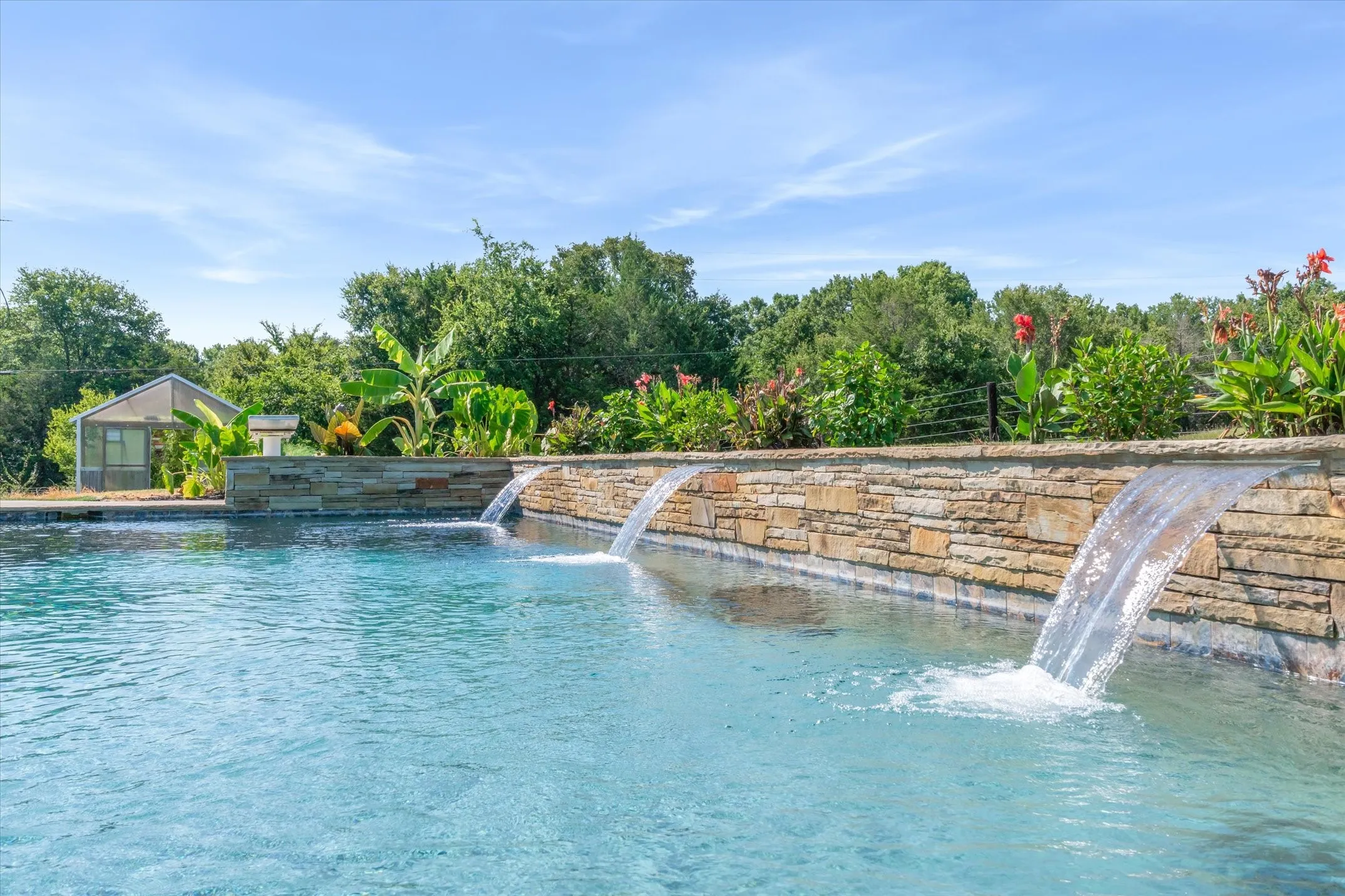 Relaxing and crispy pool with refreshing water features