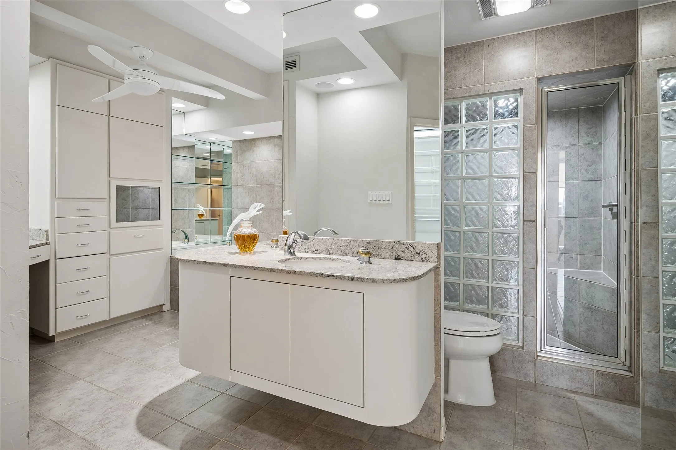 Condominium For Sale in Dallas County , 5200 Keller Springs Road 730, Dallas, Texas 75248, 2 Bedroom, 2 Bathroom, 1 Garage spaces, 2,105 Sqft, built in 1981, mls#21391868, Real Estate Agent in Dallas, Homes For Sale in Dallas county, Homes For Sale in Dallas, Realtor in Dallas Texas, Real Estate Brokerage Independent Realty Texas, Luminita Cordes Realtor