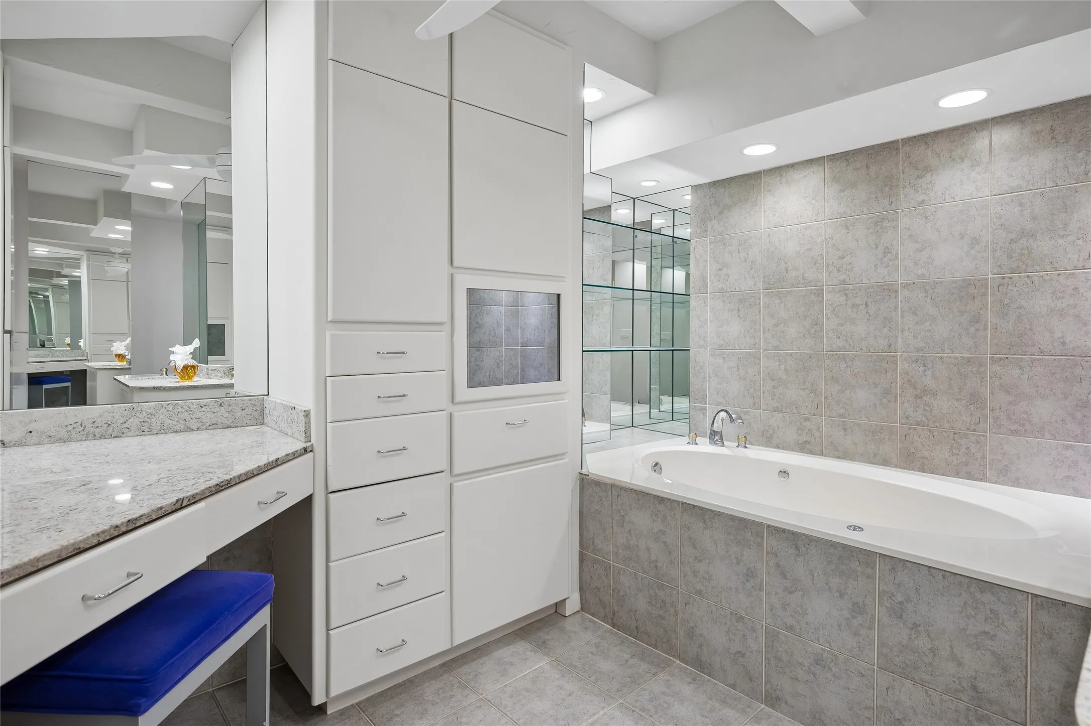 Condominium For Sale in Dallas County , 5200 Keller Springs Road 730, Dallas, Texas 75248, 2 Bedroom, 2 Bathroom, 1 Garage spaces, 2,105 Sqft, built in 1981, mls#21391868, Real Estate Agent in Dallas, Homes For Sale in Dallas county, Homes For Sale in Dallas, Realtor in Dallas Texas, Real Estate Brokerage Independent Realty Texas, Luminita Cordes Realtor