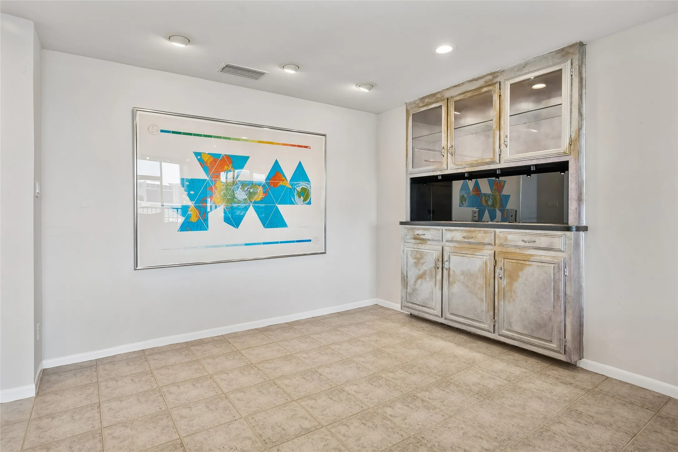 Condominium For Sale in Dallas County , 5200 Keller Springs Road 730, Dallas, Texas 75248, 2 Bedroom, 2 Bathroom, 1 Garage spaces, 2,105 Sqft, built in 1981, mls#21391868, Real Estate Agent in Dallas, Homes For Sale in Dallas county, Homes For Sale in Dallas, Realtor in Dallas Texas, Real Estate Brokerage Independent Realty Texas, Luminita Cordes Realtor