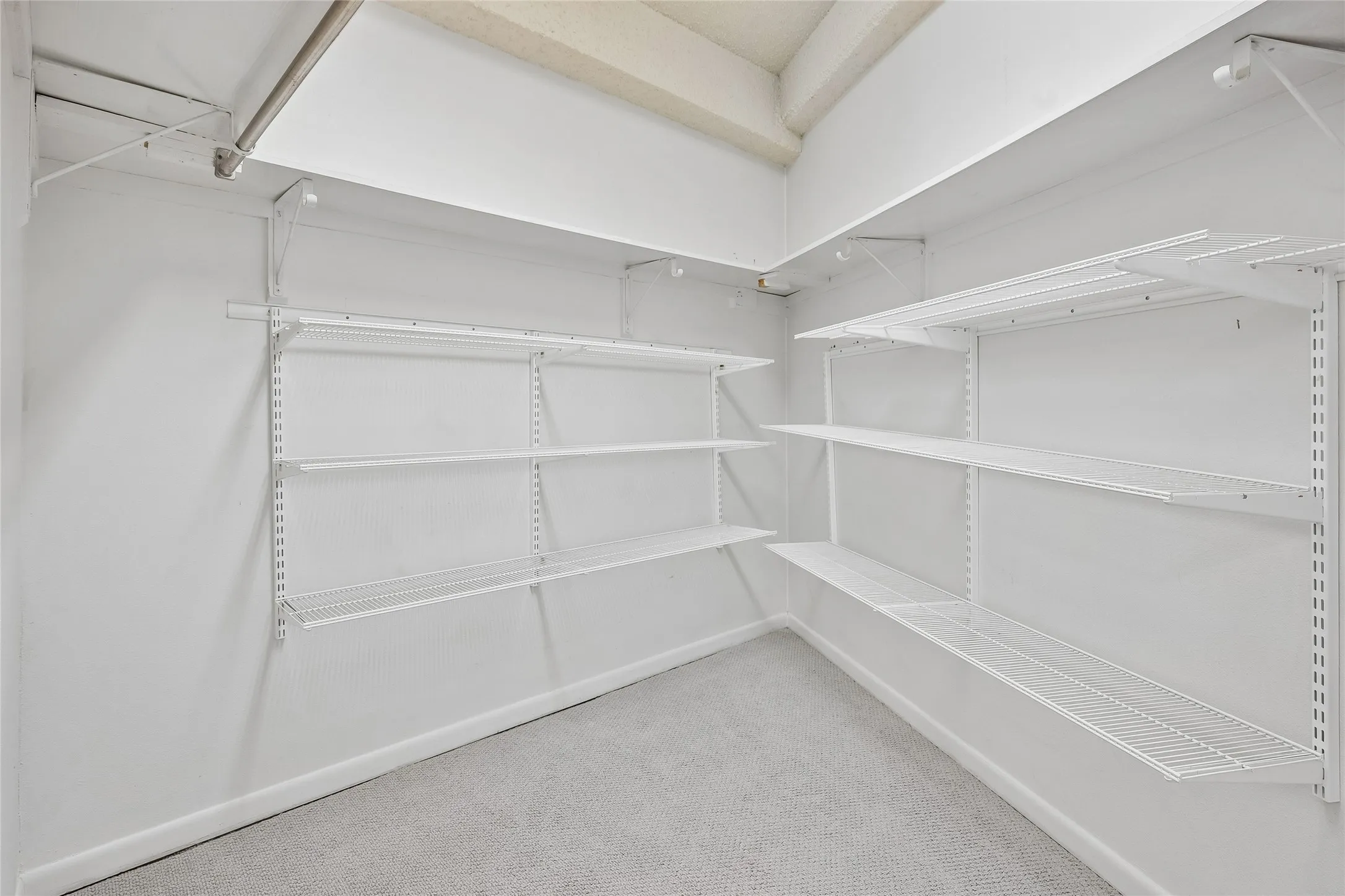 Condominium For Sale in Dallas County , 5200 Keller Springs Road 730, Dallas, Texas 75248, 2 Bedroom, 2 Bathroom, 1 Garage spaces, 2,105 Sqft, built in 1981, mls#21391868, Real Estate Agent in Dallas, Homes For Sale in Dallas county, Homes For Sale in Dallas, Realtor in Dallas Texas, Real Estate Brokerage Independent Realty Texas, Luminita Cordes Realtor