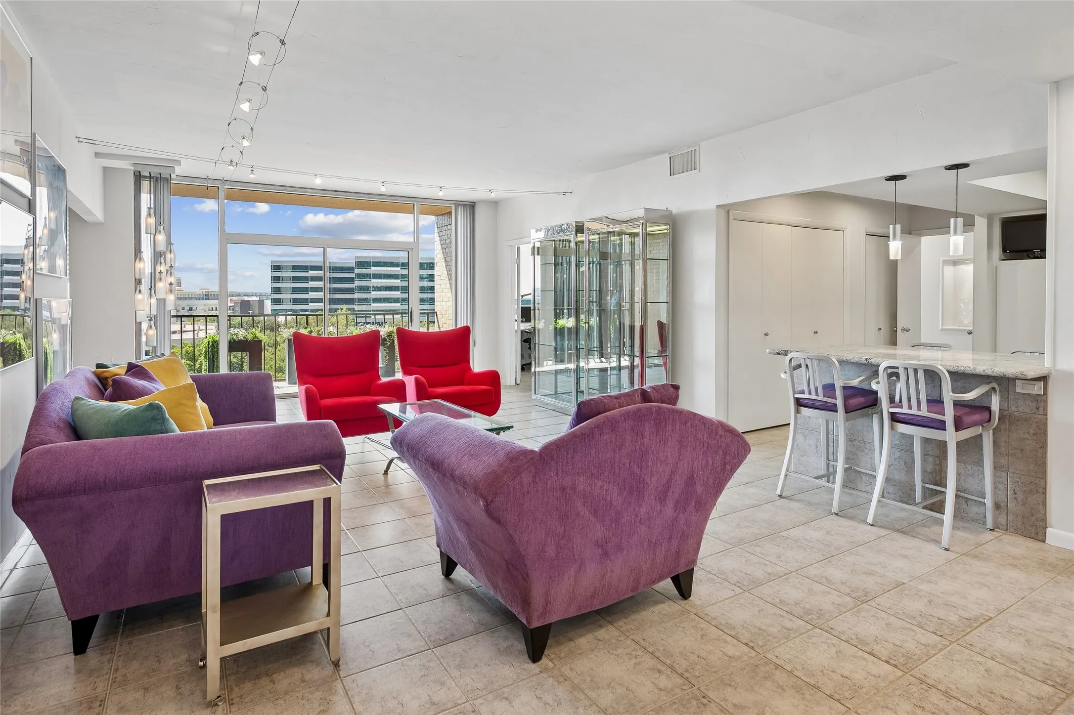 Condominium For Sale in Dallas County , 5200 Keller Springs Road 730, Dallas, Texas 75248, 2 Bedroom, 2 Bathroom, 1 Garage spaces, 2,105 Sqft, built in 1981, mls#21391868, Real Estate Agent in Dallas, Homes For Sale in Dallas county, Homes For Sale in Dallas, Realtor in Dallas Texas, Real Estate Brokerage Independent Realty Texas, Luminita Cordes Realtor