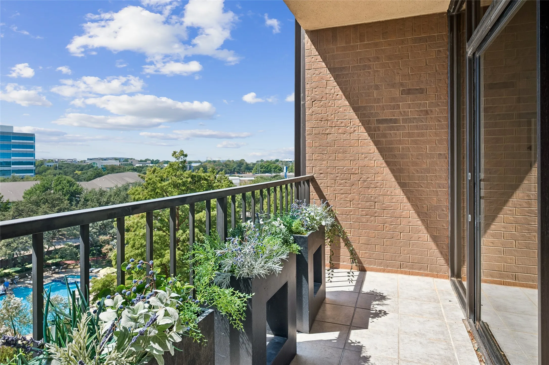 Condominium For Sale in Dallas County , 5200 Keller Springs Road 730, Dallas, Texas 75248, 2 Bedroom, 2 Bathroom, 1 Garage spaces, 2,105 Sqft, built in 1981, mls#21391868, Real Estate Agent in Dallas, Homes For Sale in Dallas county, Homes For Sale in Dallas, Realtor in Dallas Texas, Real Estate Brokerage Independent Realty Texas, Luminita Cordes Realtor